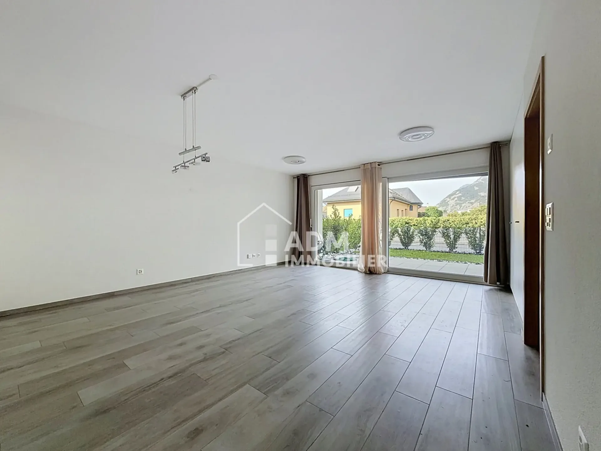Vétroz, Superbes Apartment mit eigenem Garten