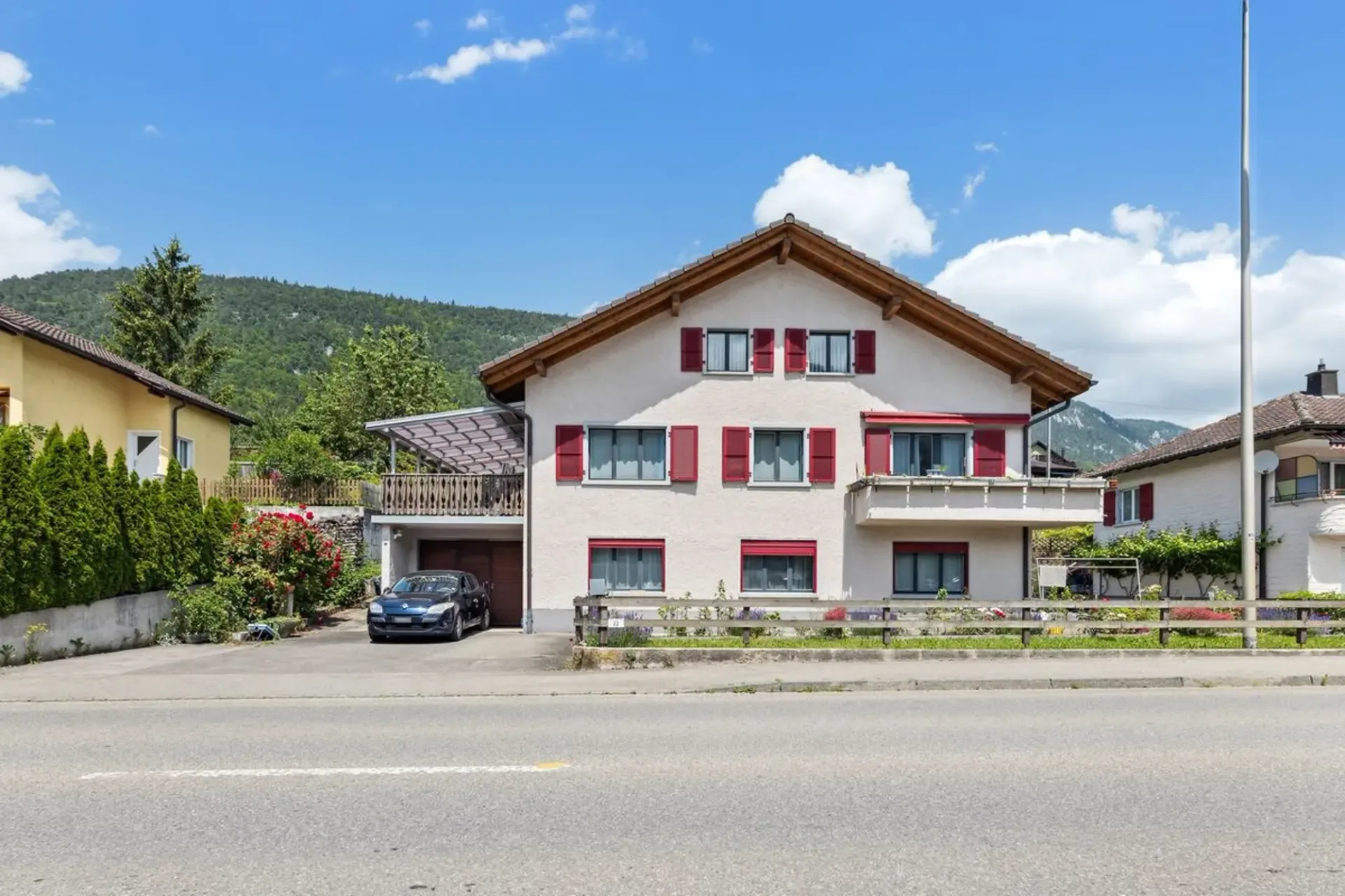Großes, vollständig renoviertes 6.5-Zimmer-Haus am Eingang des Dorfes Eschert