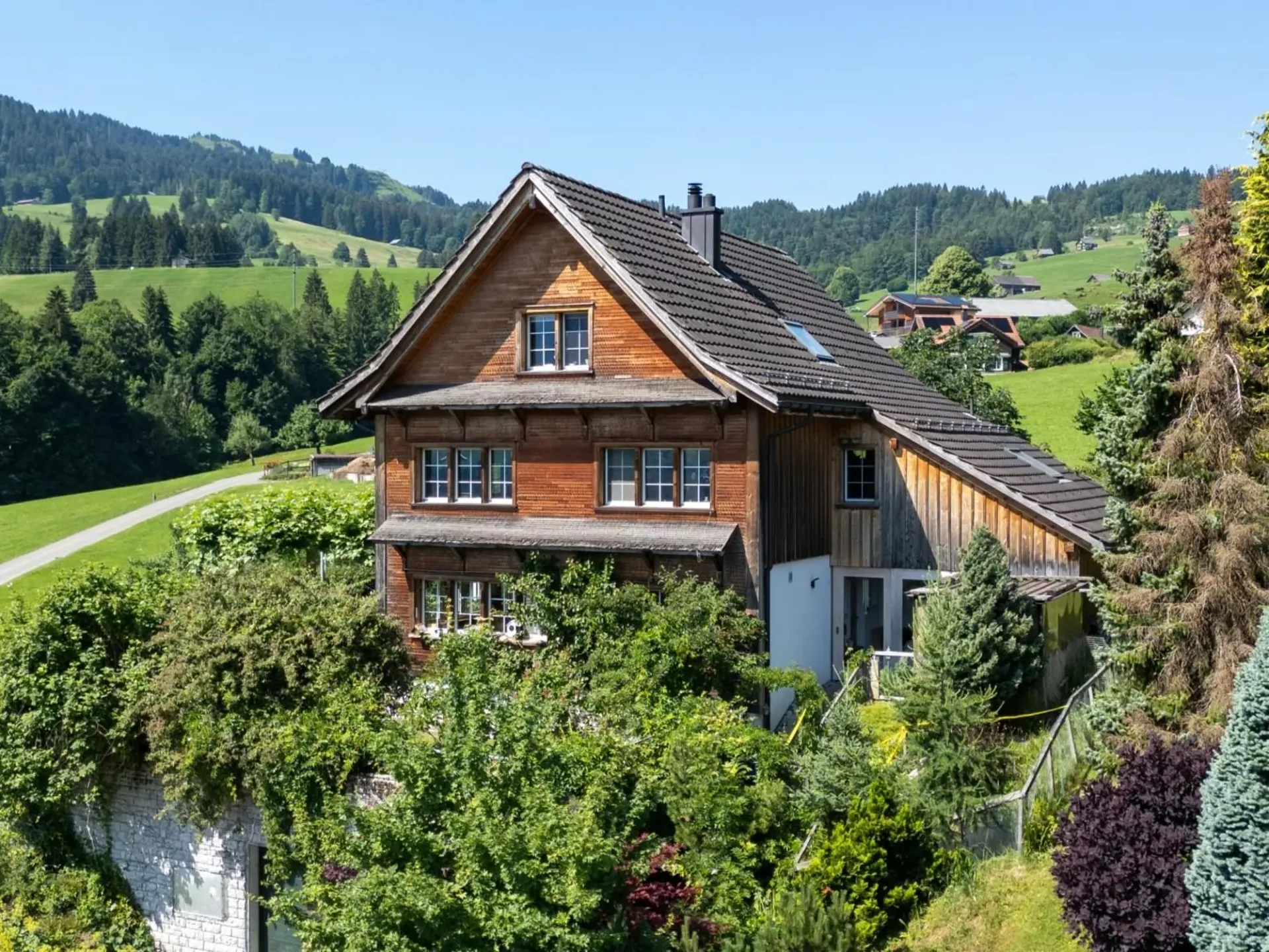 Dream home in the green with fantastic mountain views