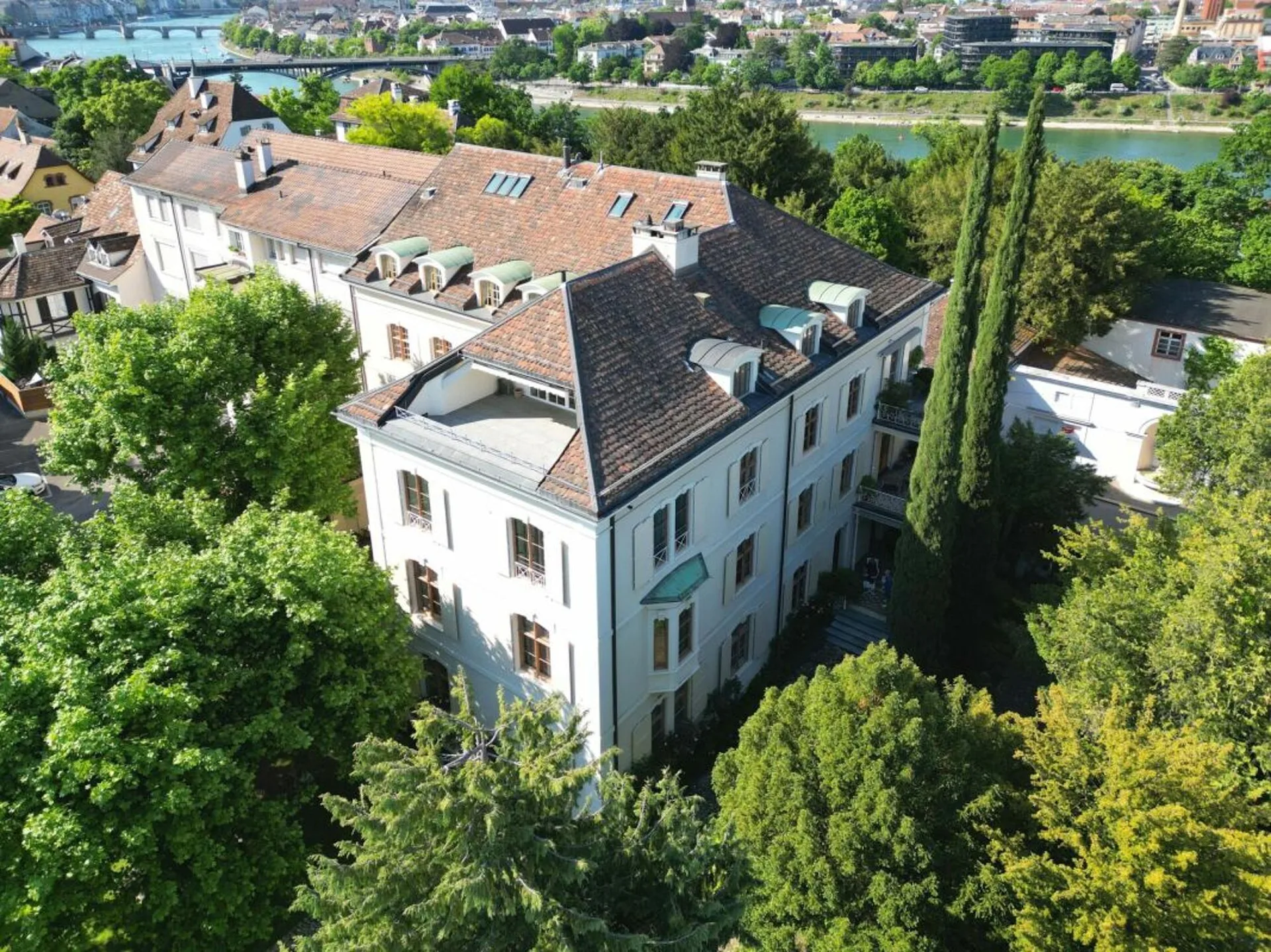 Altbaucharme vom Feinsten - Maisonette-Dachwohnung inkl. Parkplatz