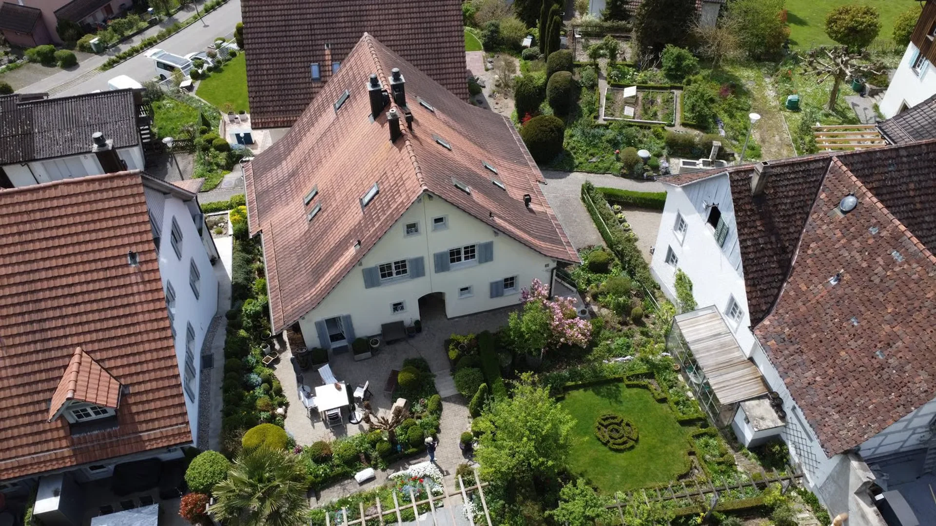 Exklusive 3.5-Zimmer-Maisonettewohnung mit Gartenparadies