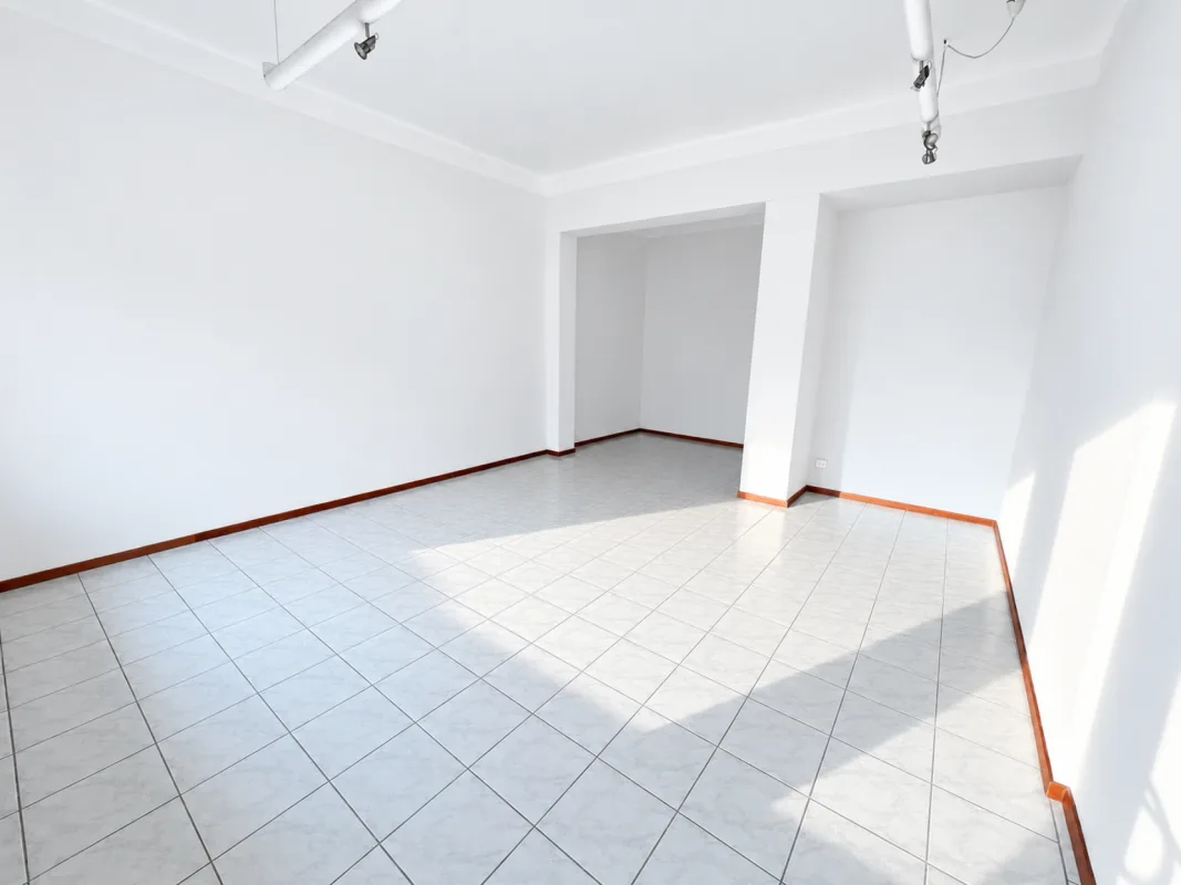 Büro-/Gewerberaum zu vermieten