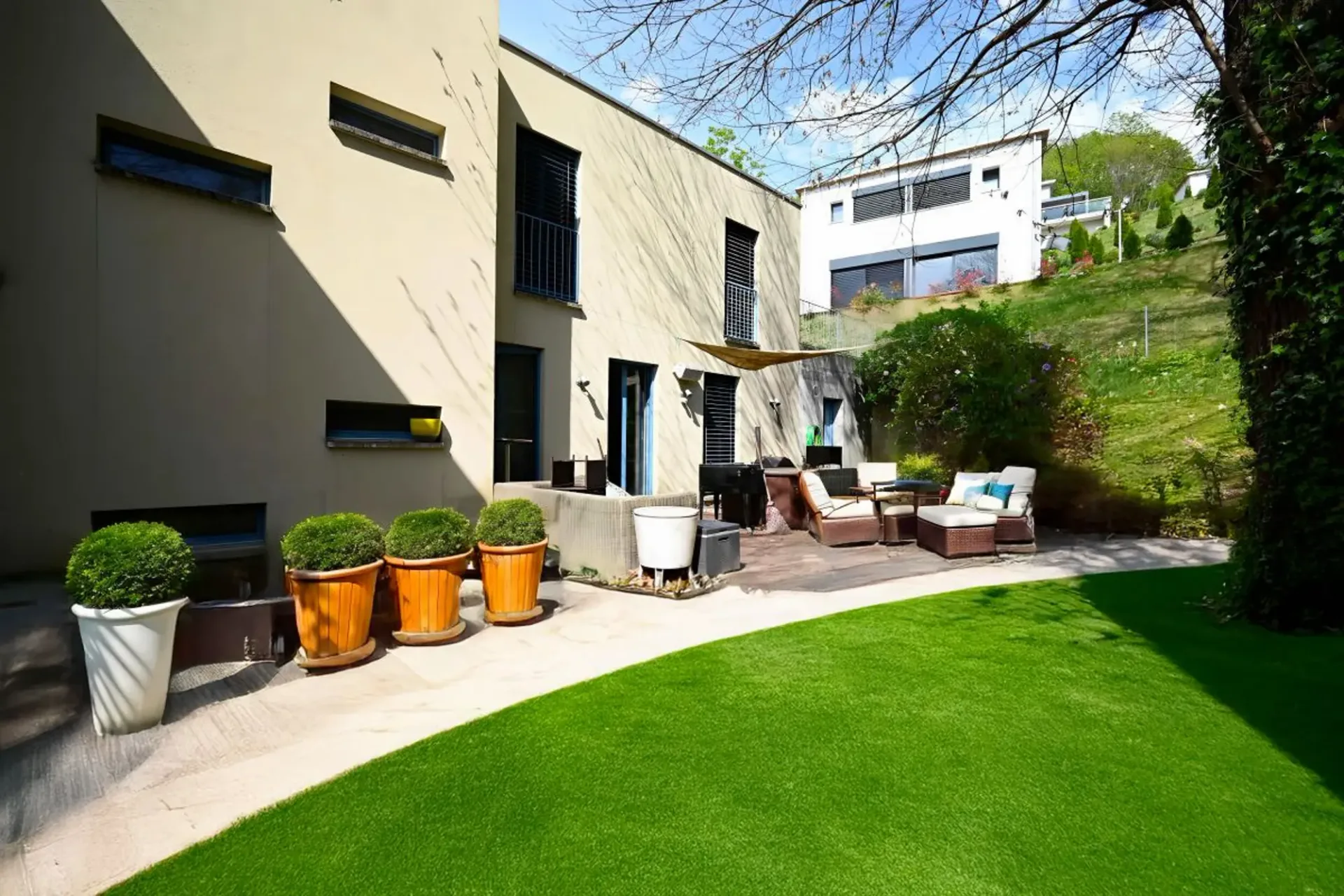 Exclusive Single House with Garden (Copy)