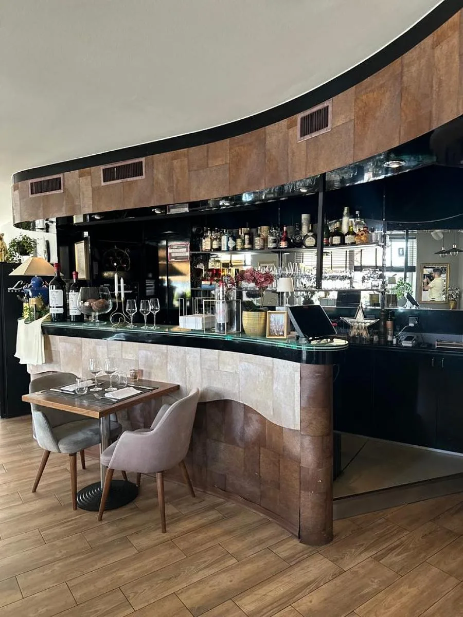 RESTAURANT MIT STARKER AKTIVITÄT ZU ÜBERNEHMEN