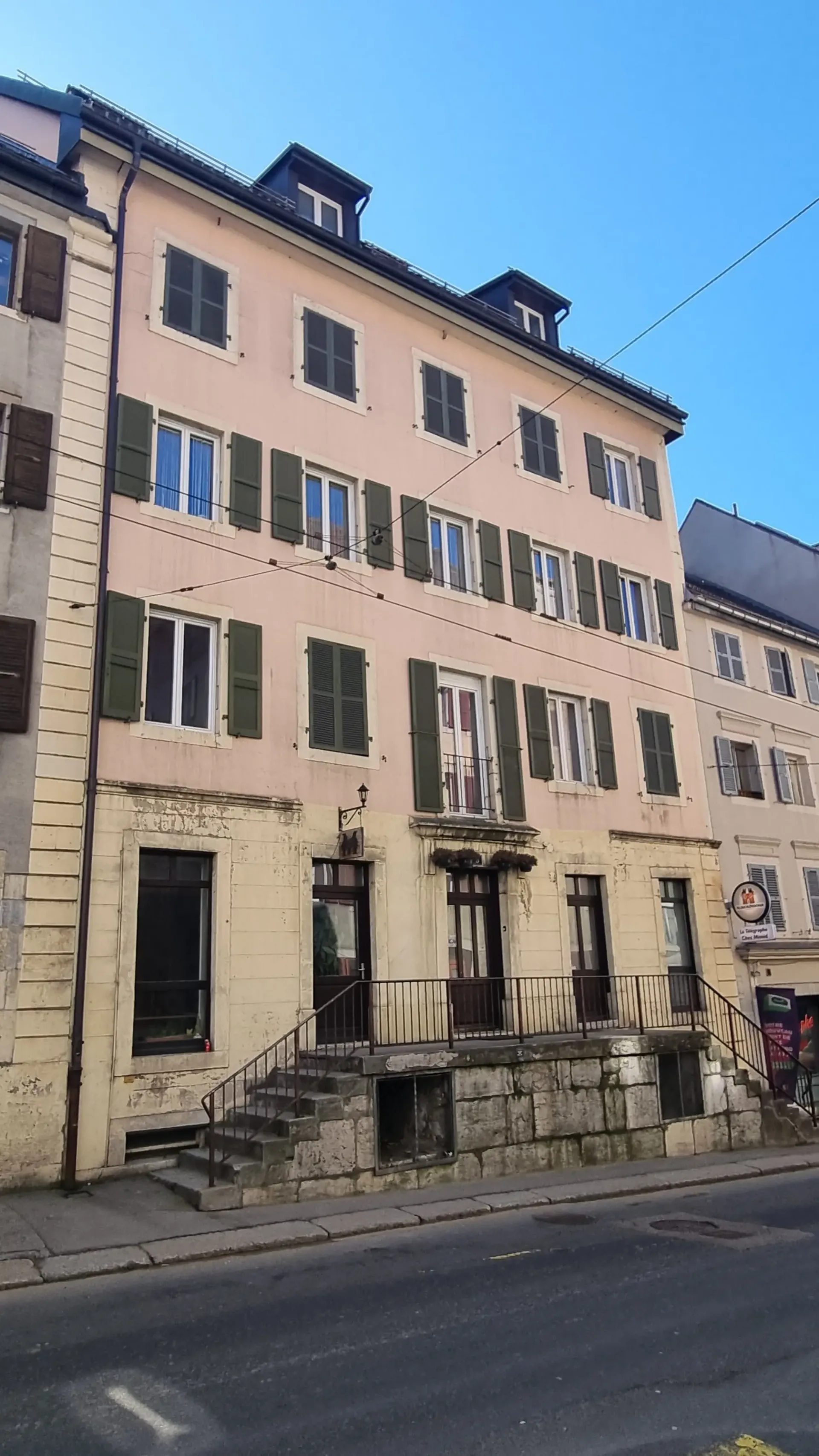 4 rooms bright apartment of 100 m² on the 3rd floor – renovated with 2 bathrooms