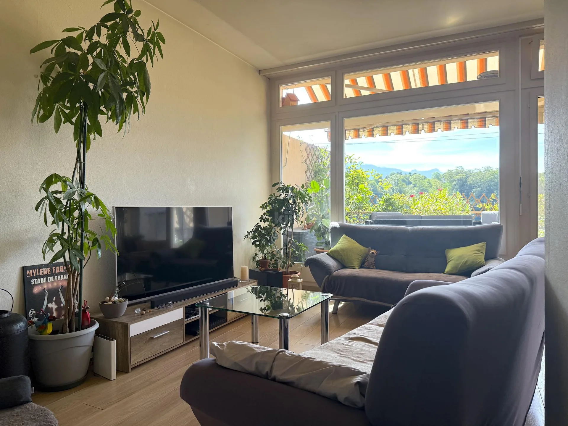 Charmantes Studio mit großer Terrasse und freier Sicht