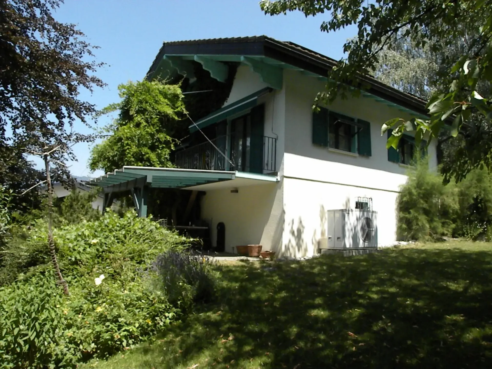 Charming individual house with 6.5 rooms in Bex