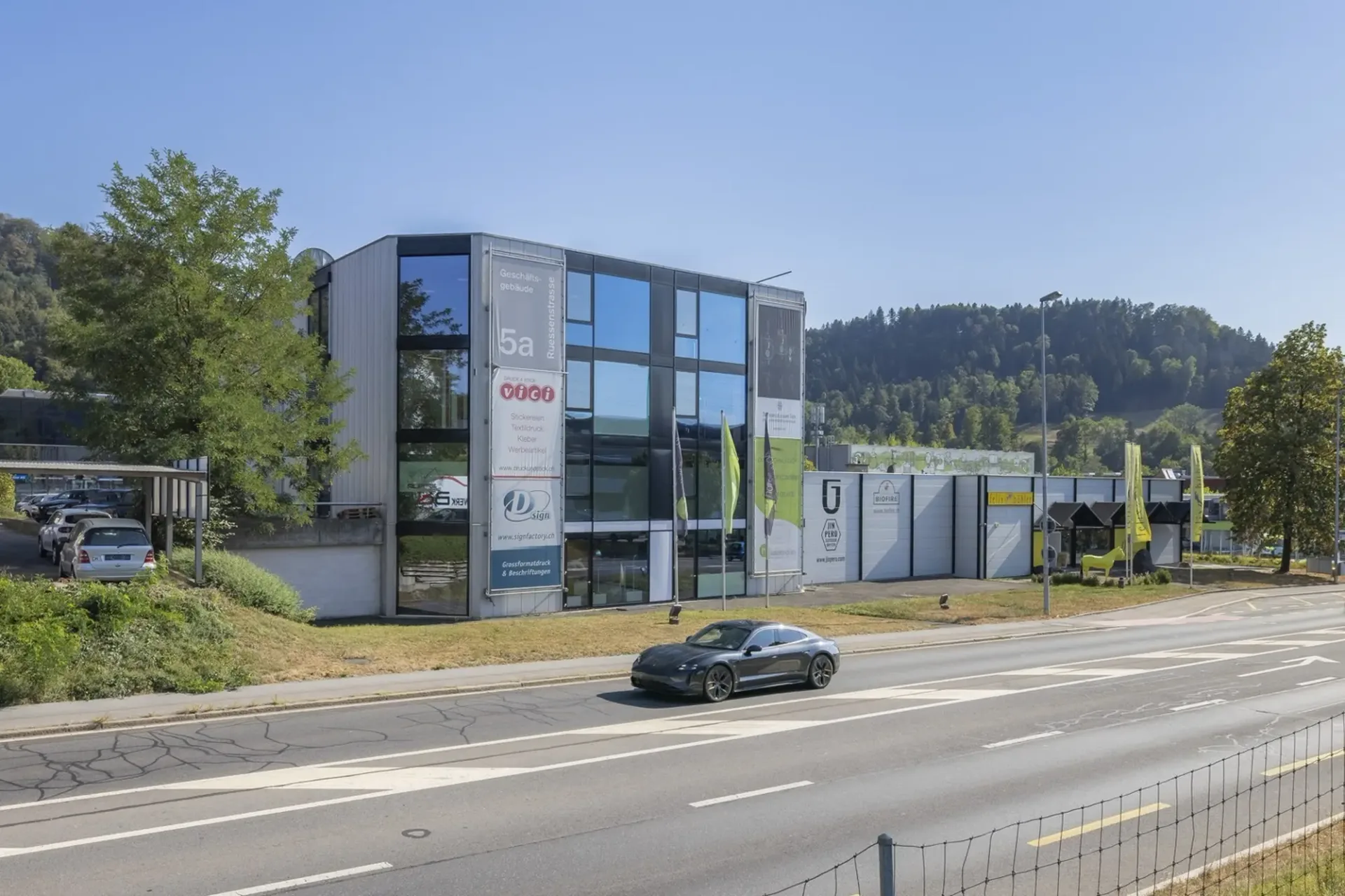 Ausgebaute und bezugsbereite Büro- und Gewerbeflächen