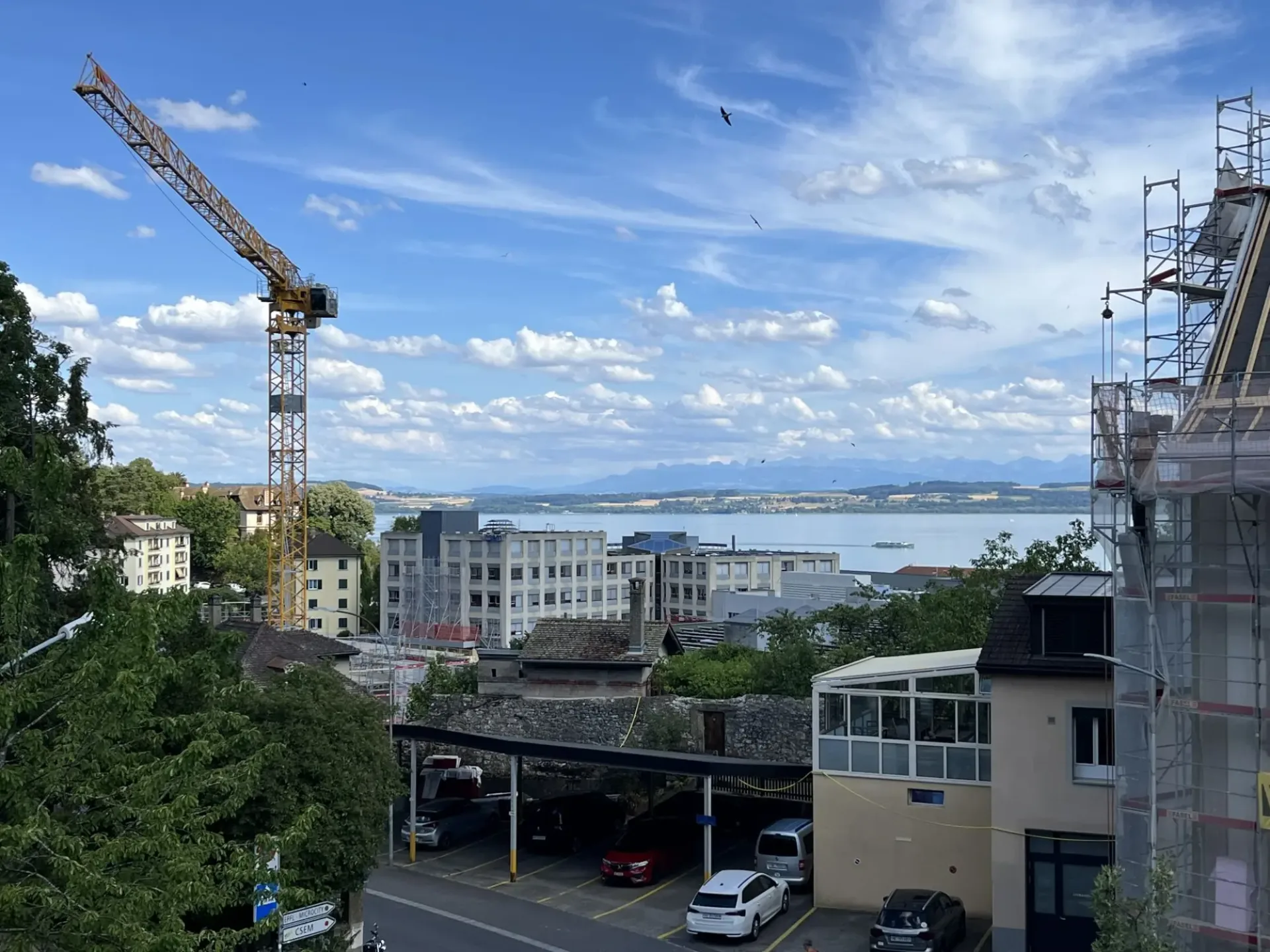 VÖLLIG RENOVIERTE WOHNUNG MIT SEEBLICK