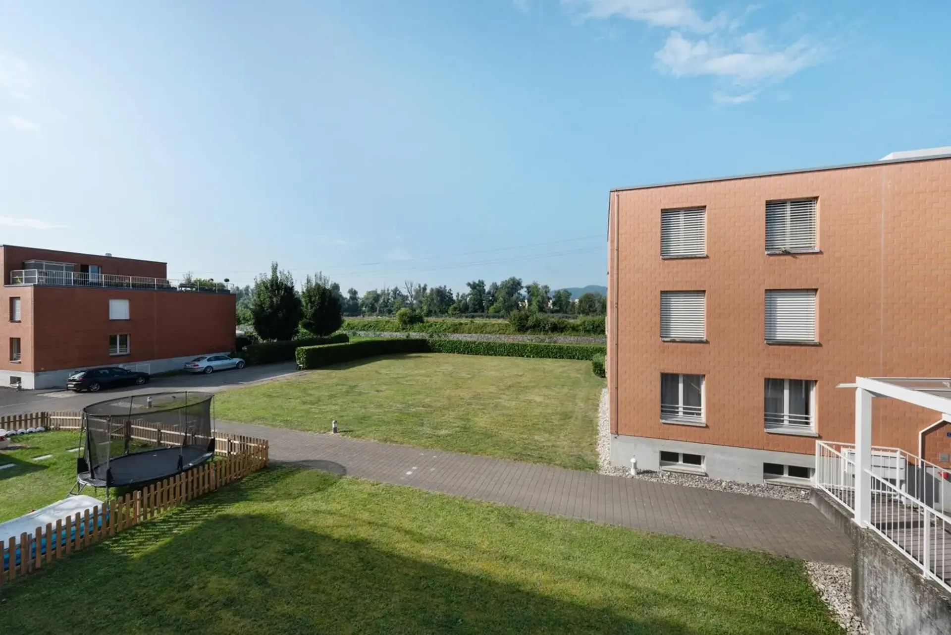 Grosszügige 3.5-Zimmer-Gartenwohnung mit Sicht auf die Aare