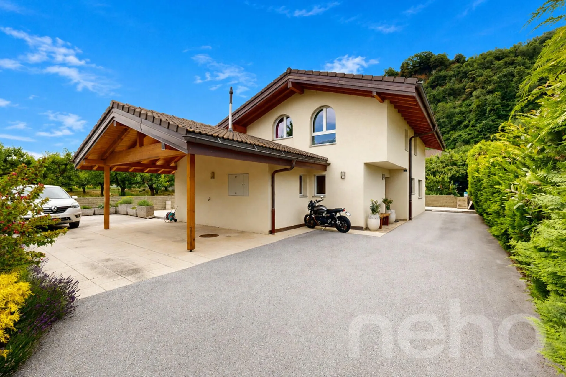 Einzelvilla mit 5.5 Zimmern und einem baureifen Grundstück von 1'200 m²