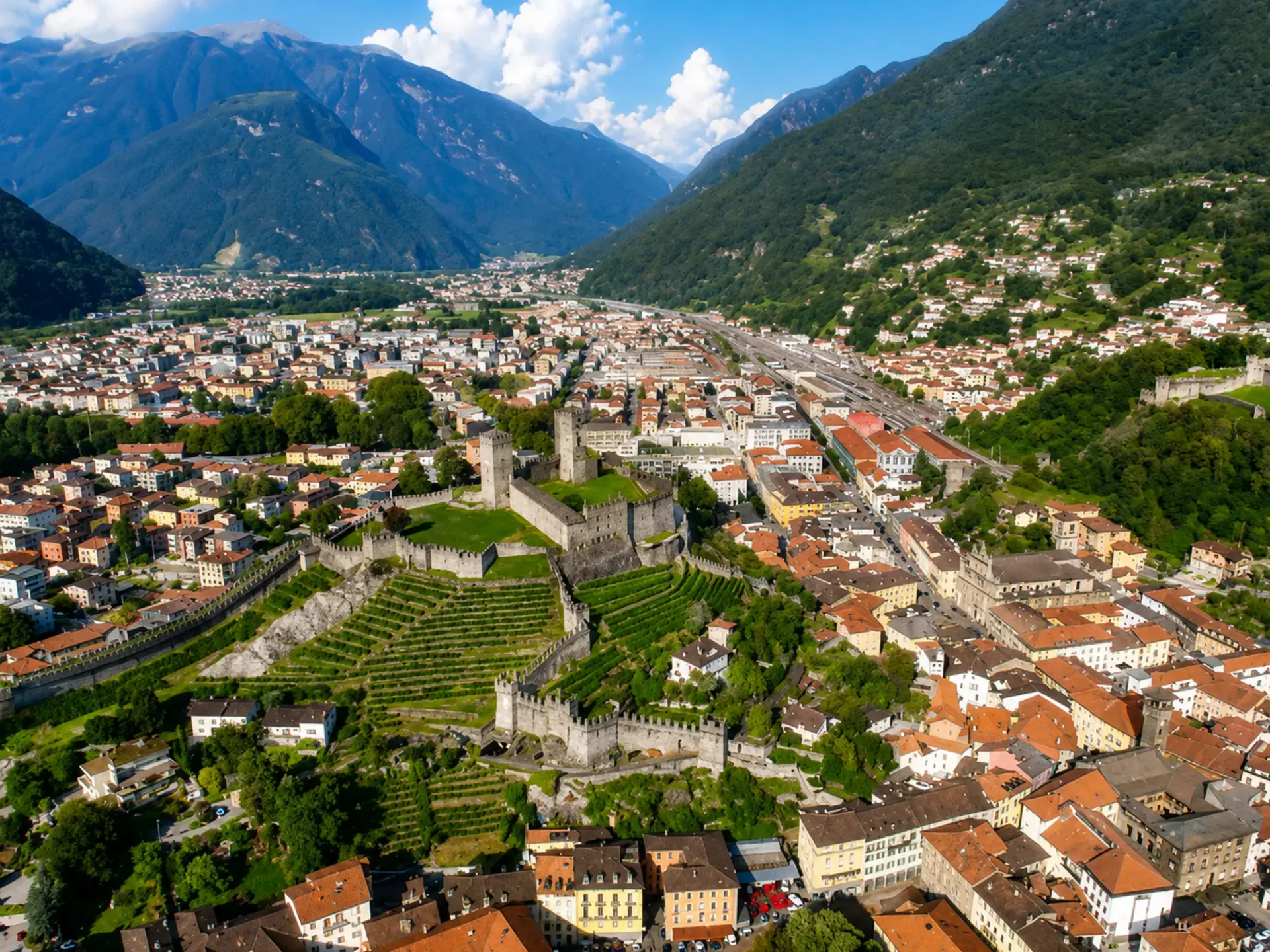 Vollständig renoviertes Mietshaus – 4 Wohnungen im Herzen von Bellinzona