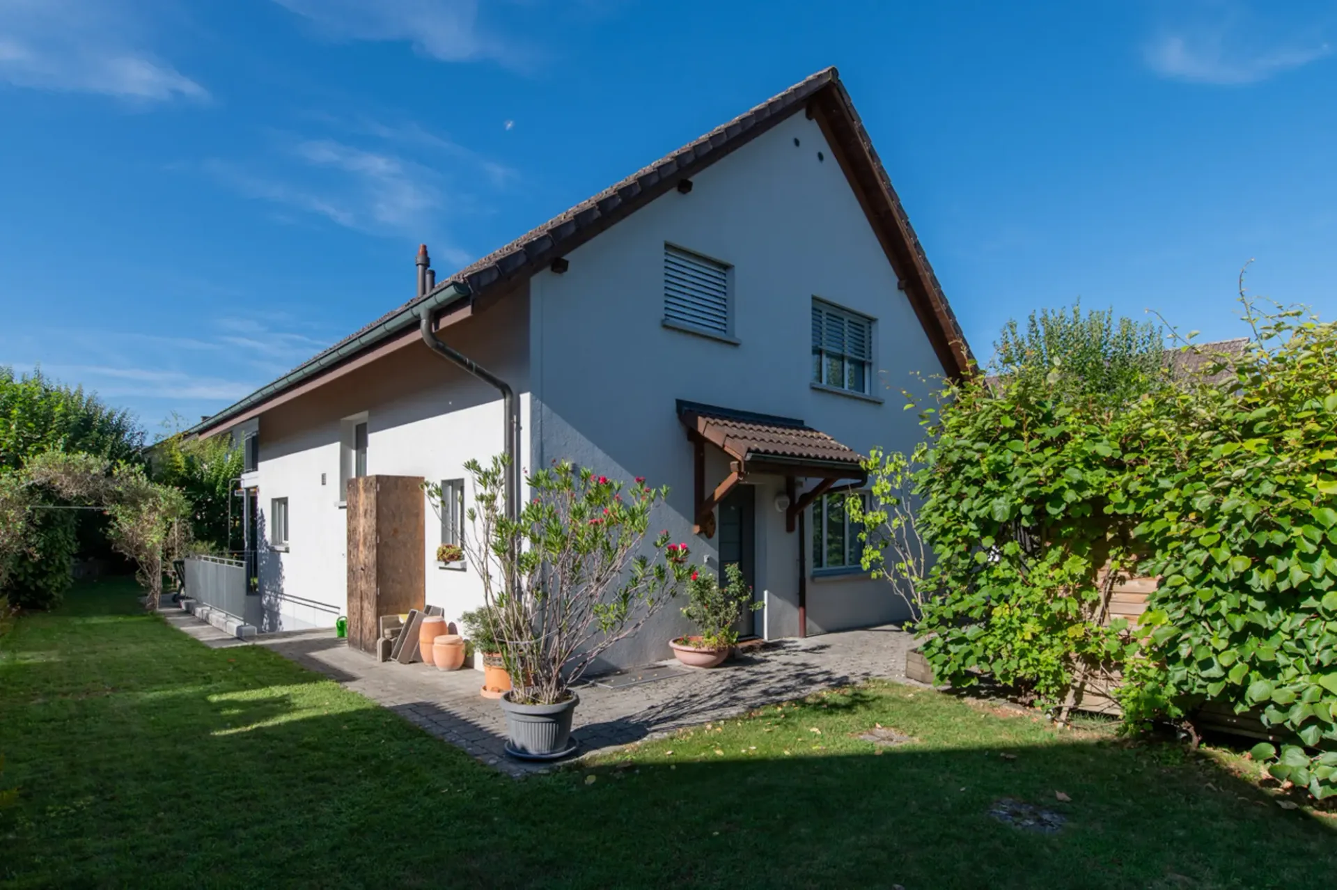 Freistehendes Einfamilienhaus mit schönem Garten an bevorzugter Lage