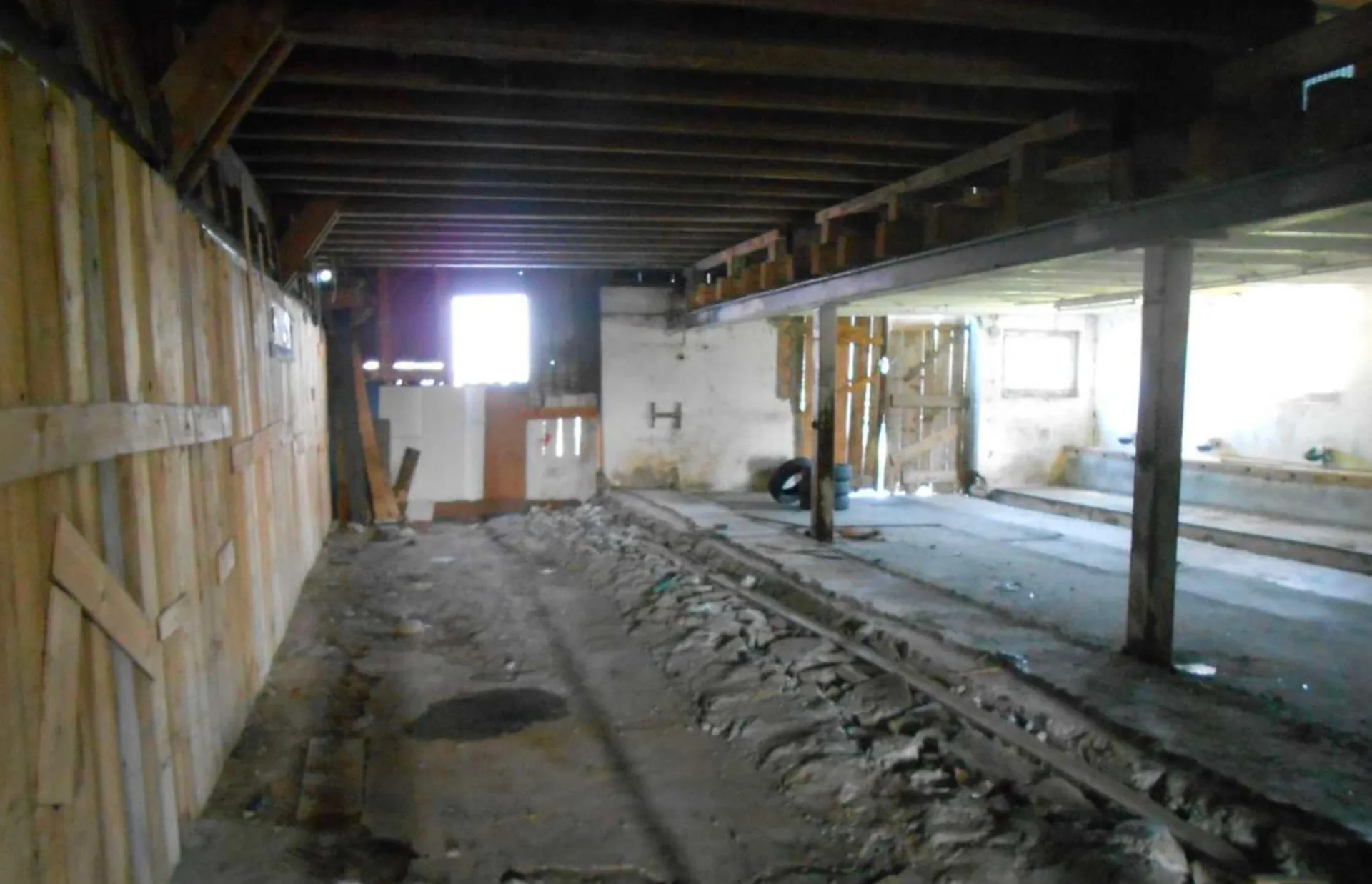 Lagerfläche von etwa 230 m² (ehemalige Scheune), im Istzustand - Befristet