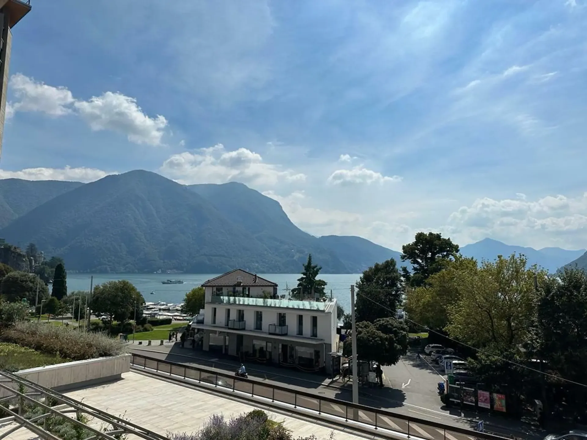 CASSARATE-CASTAGNOLA 2.5-Zimmer-Wohnung möbliert mit Seeblick