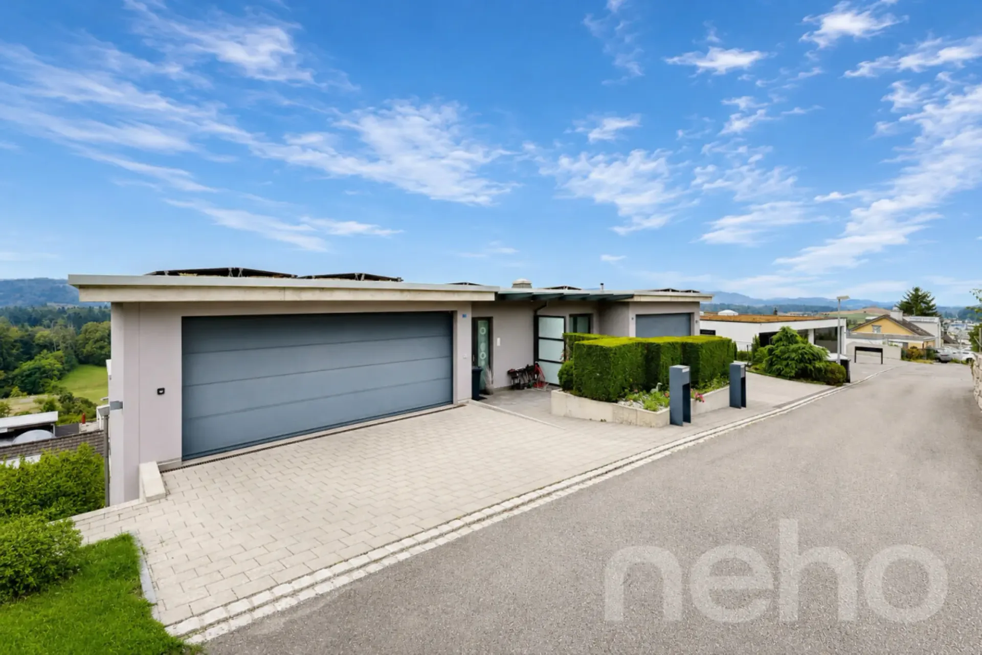 Living with a wide view ? 4.5-room terrace apartment with double garage