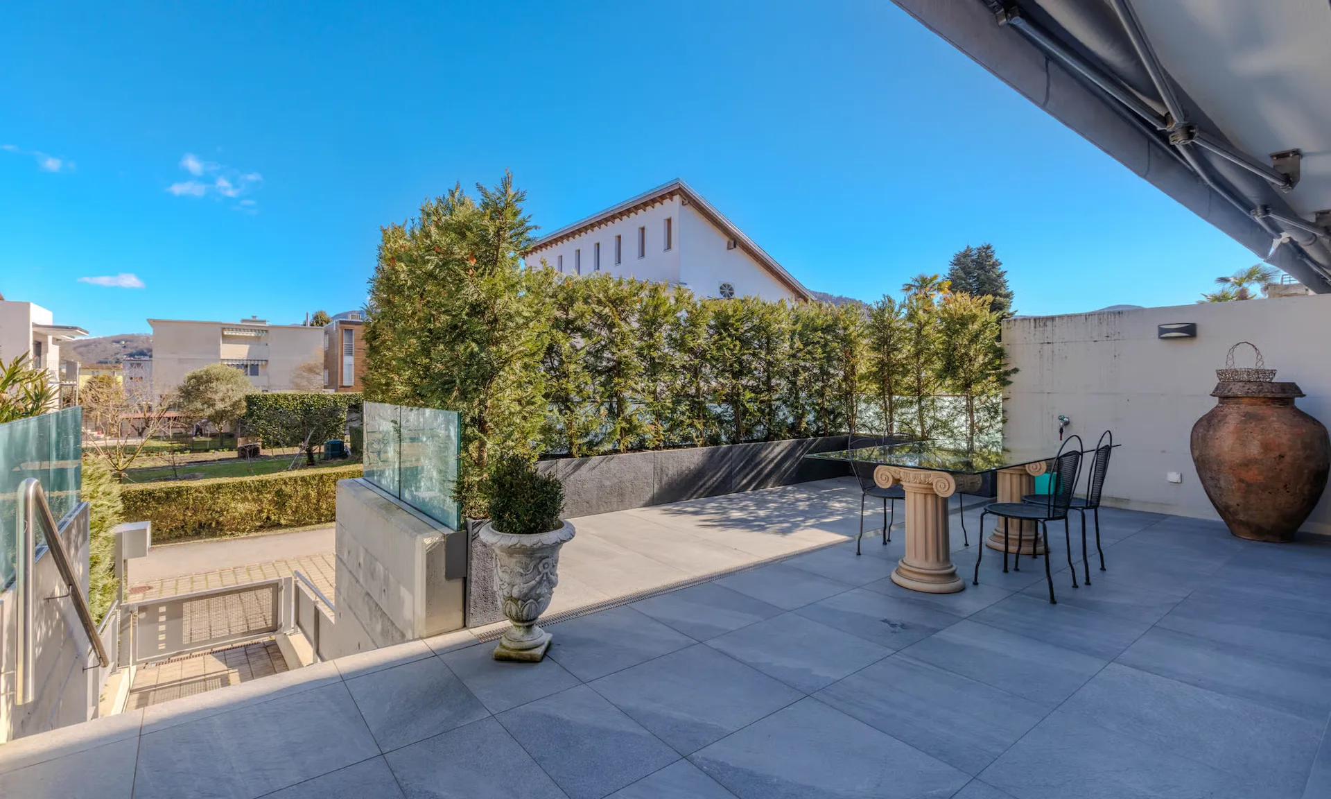 STUPENDES HAUS 4.5 LOCALE MIT GARTEN UND TERRASSEN IN MAGLIASO