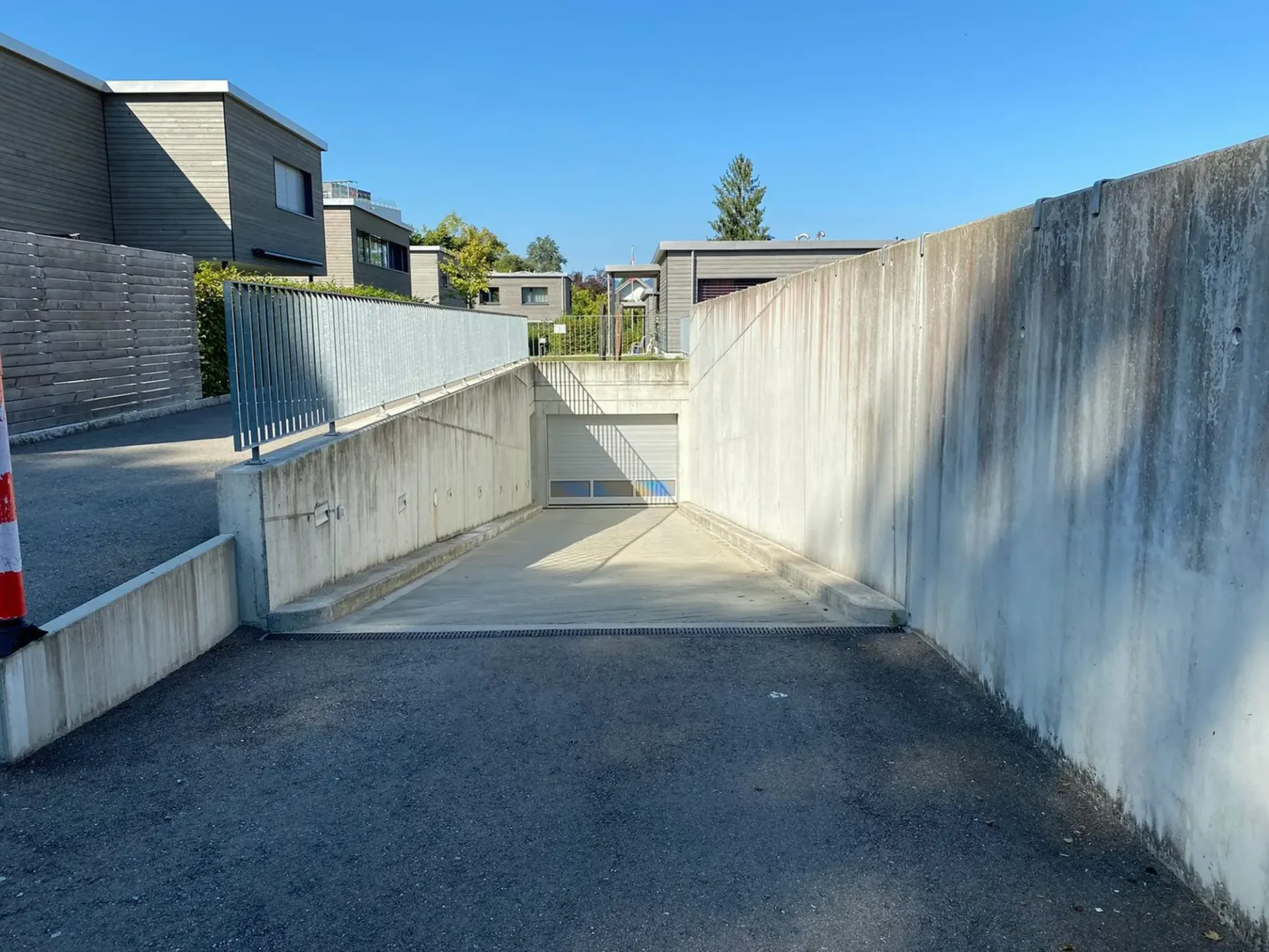 Einstellhallenplatz in Suhr – Sicher, Modern und Zentral