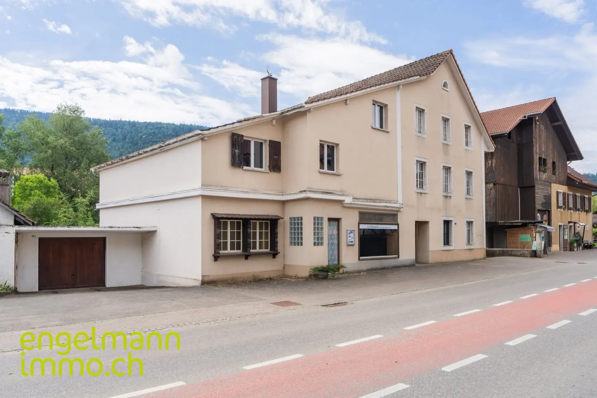 Immeuble de 2 appartements + surface commerciale / 2-Familienhaus mit Geschäftsfläche