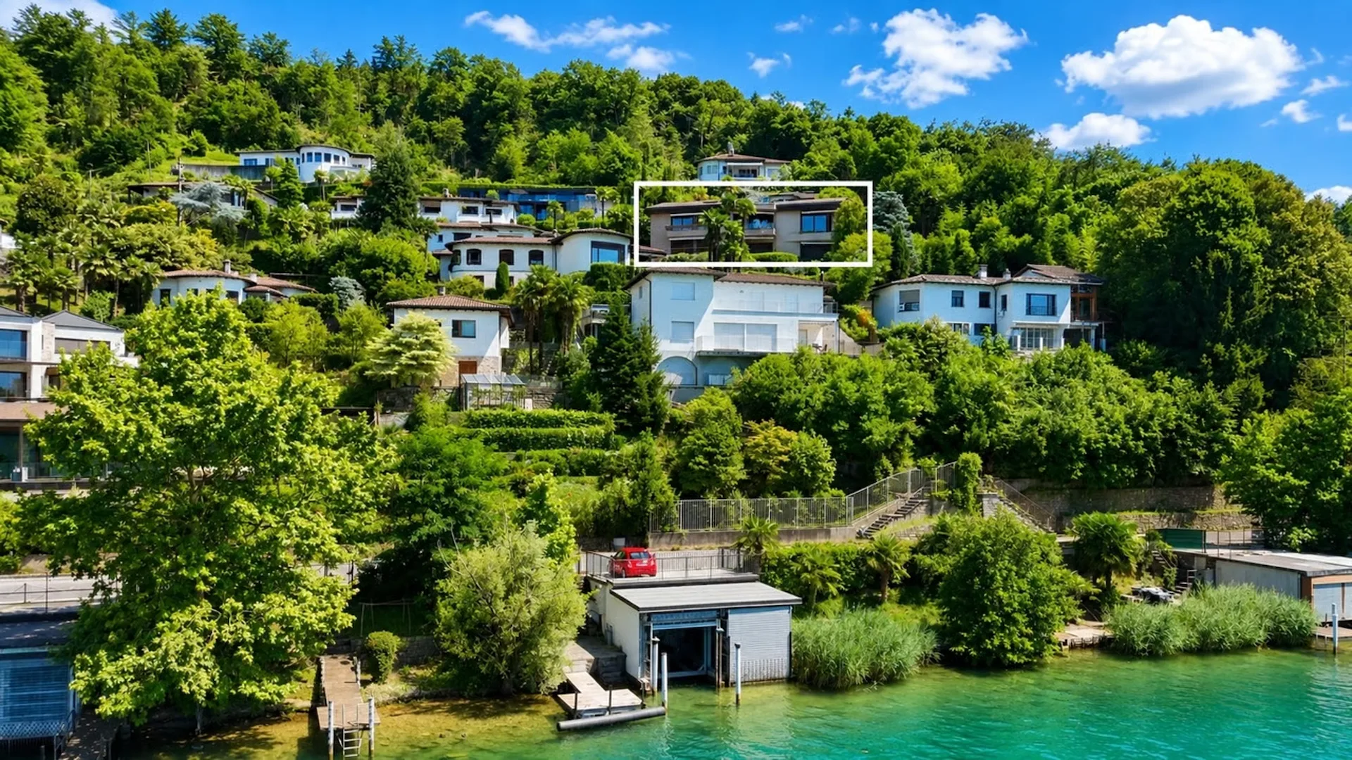 Prestigiosa Villa con Panoramica Vista Lago e Darsena Privata