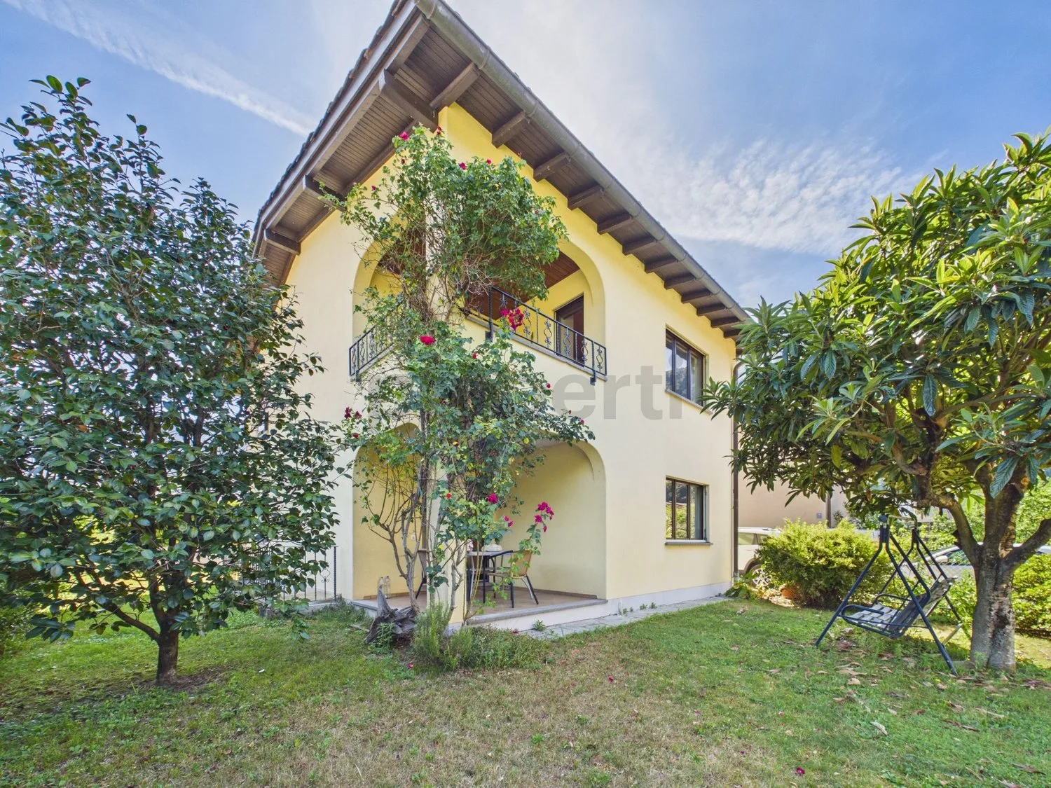 Maison unifamiliale fascinante avec jardin à Camorino