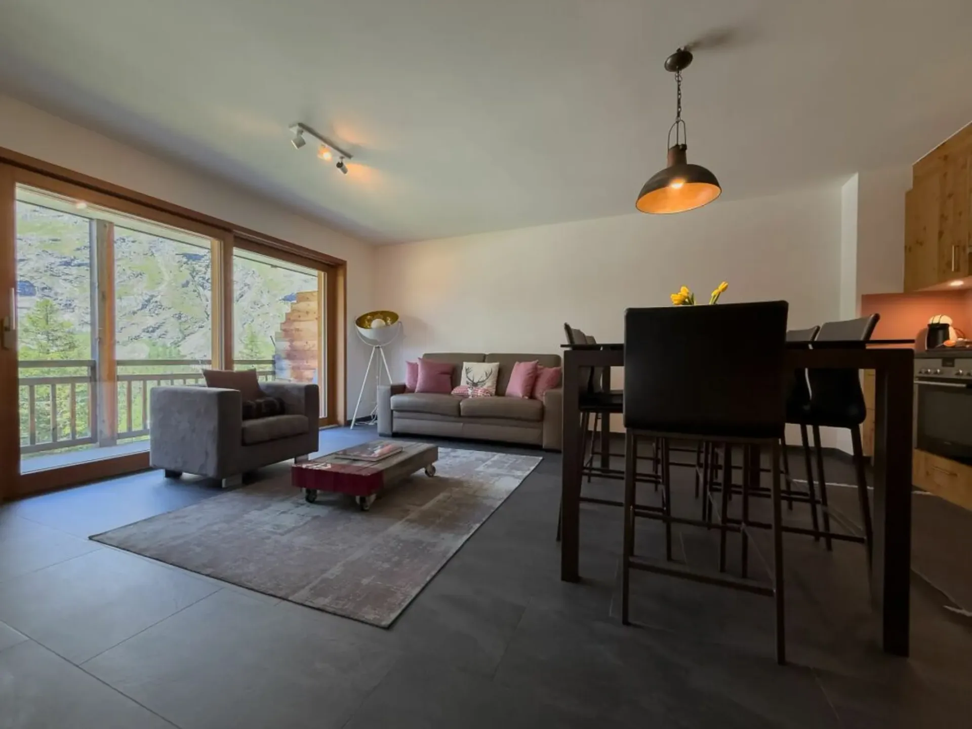 2,5 Zimmer mit Panoramablick auf die Gipfel