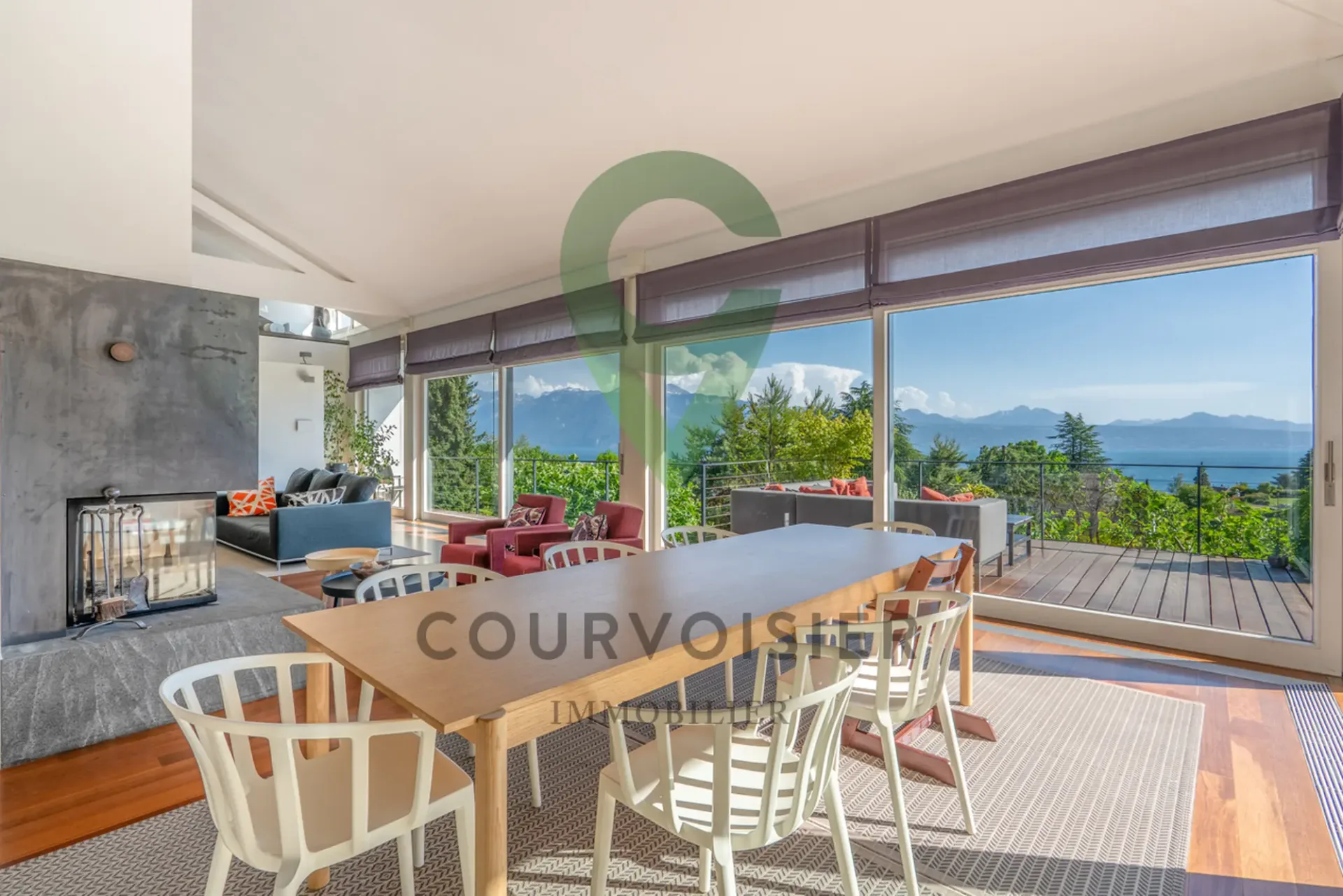 Superbe Villa mit Panoramablick und Spiegelteich