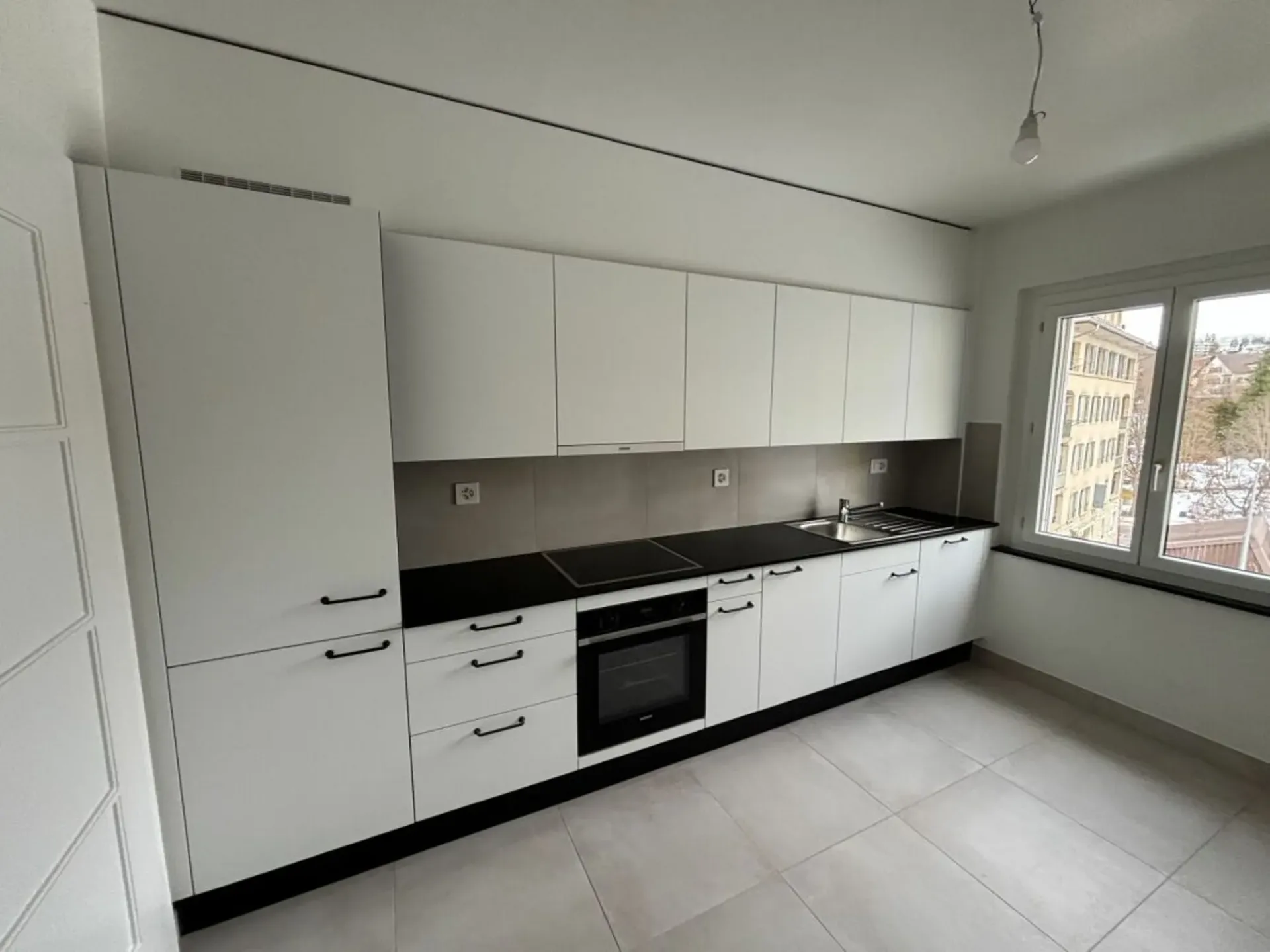 Wohnung mit 3 Zimmern komplett renoviert mit Balkon