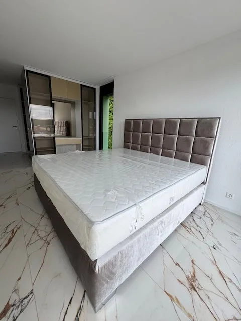 Room in a shared apartment with terrace & whirlpool – Brugg