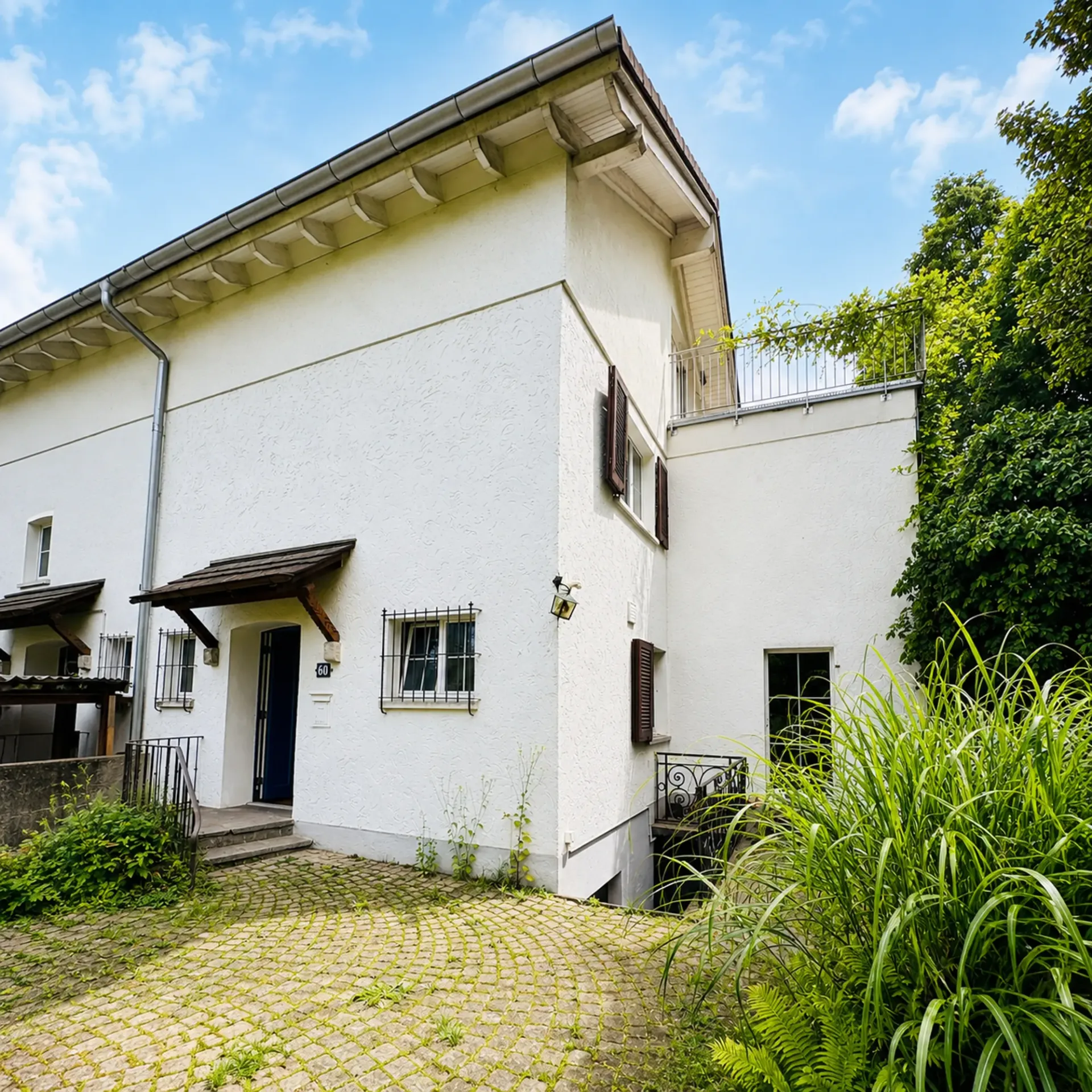 Incantevole casa a due famiglie di 5,5 locali con giardino nel popolare quartiere di Triemli