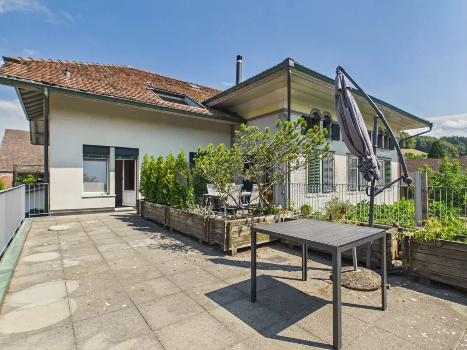 Wohnen im idyllischen Oberaargau - Grosszügige Terrasse und sehr kleiner Nebenkostensatz!