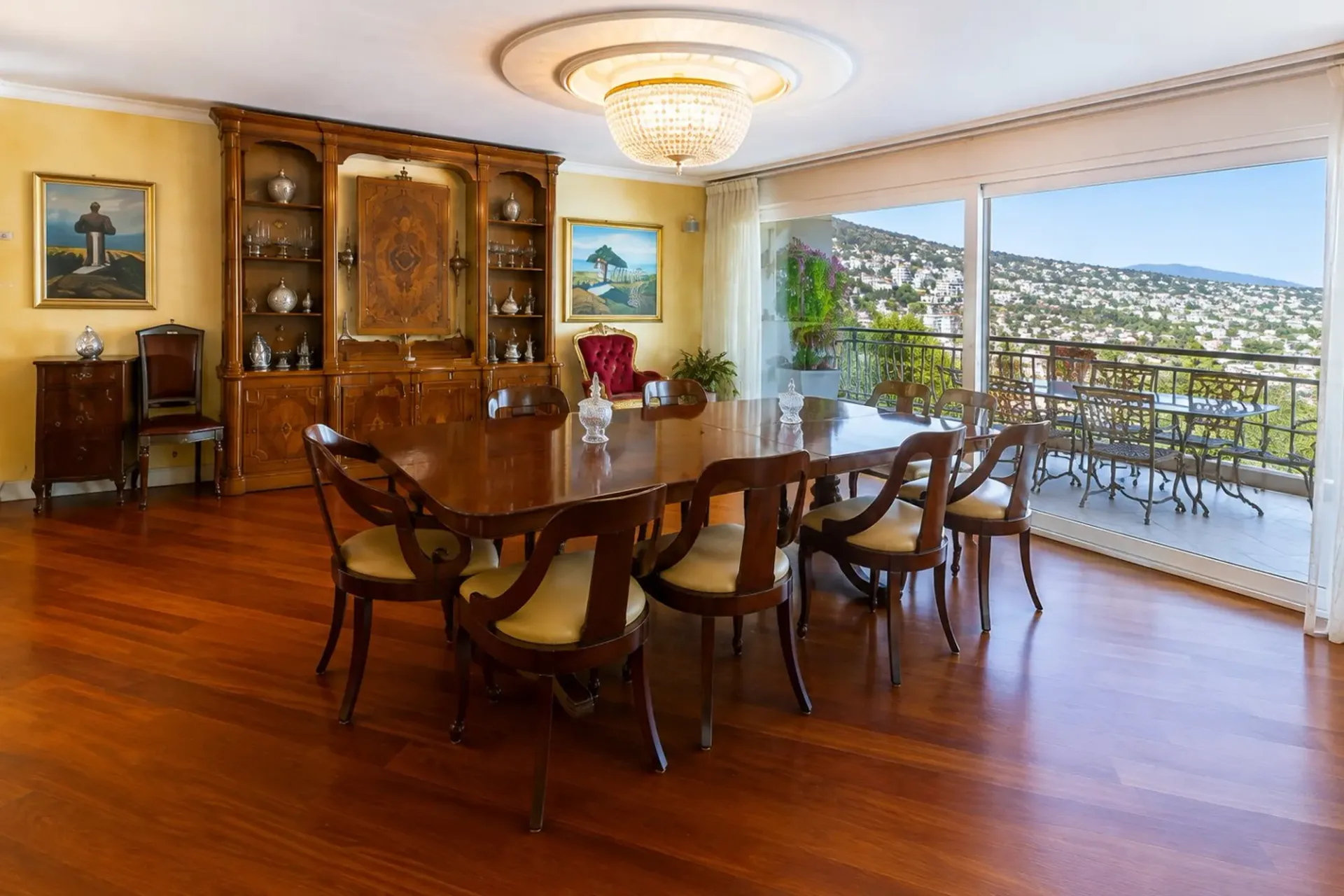 Pregassona – Elegante appartamento di 7 locali con terrazza, piscina e area wellness