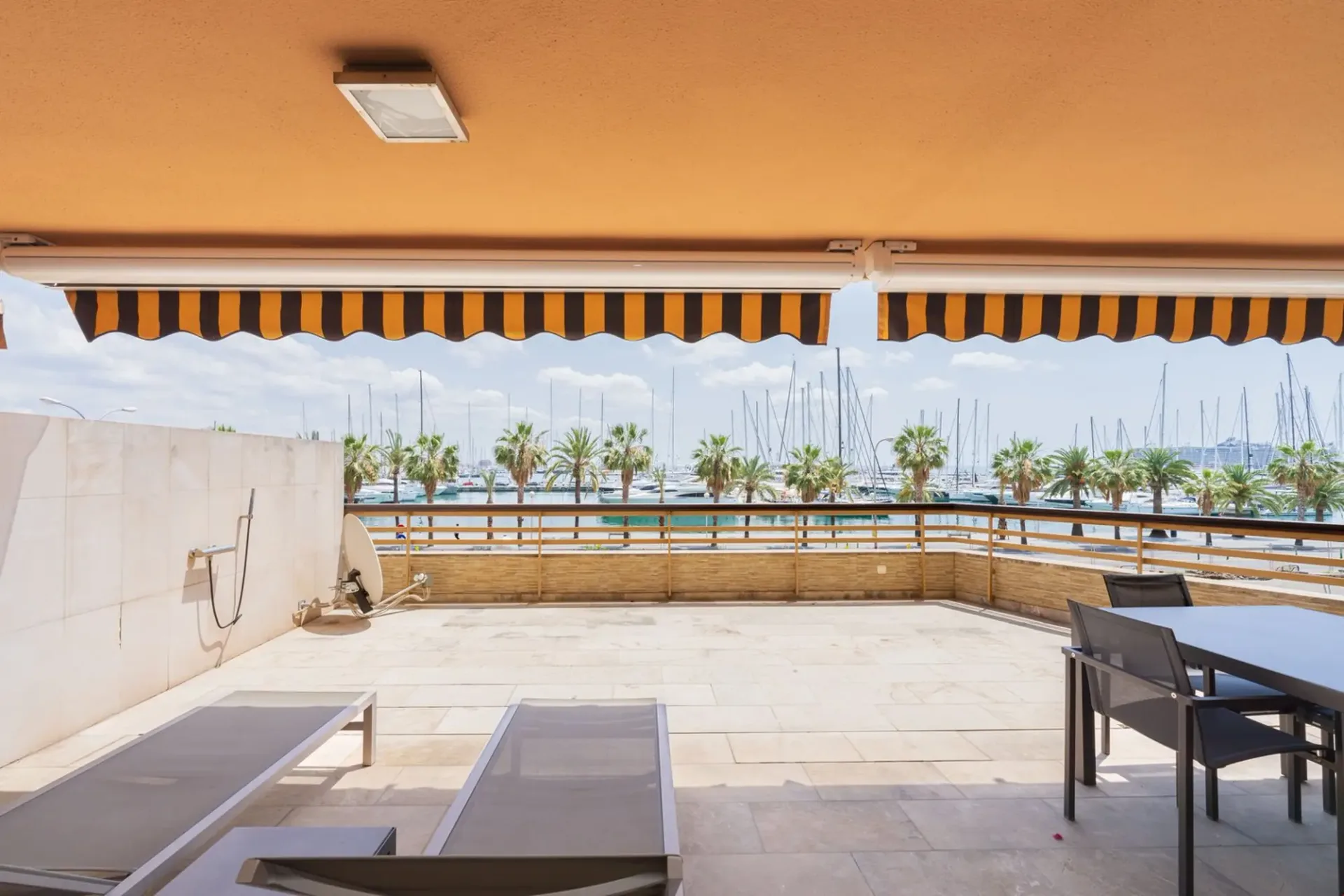 Geniales Luxus Apartment am Paseo Maritimo!