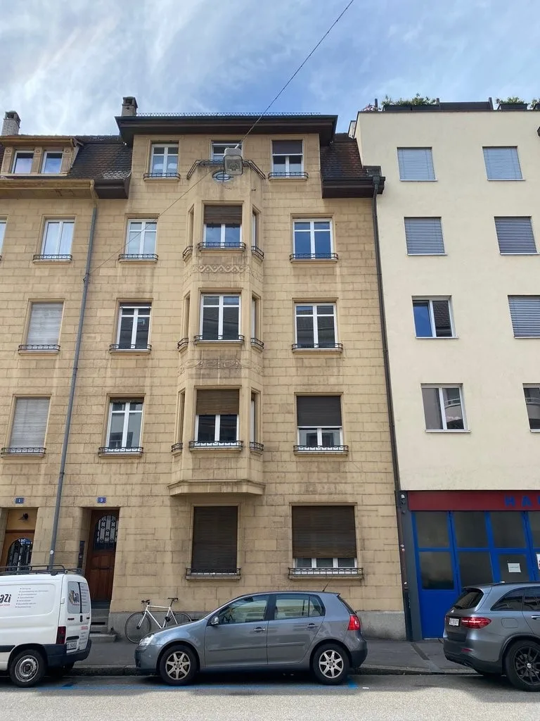 Sanierte, grosse 2.5-Zimmer-Altbauwohnung