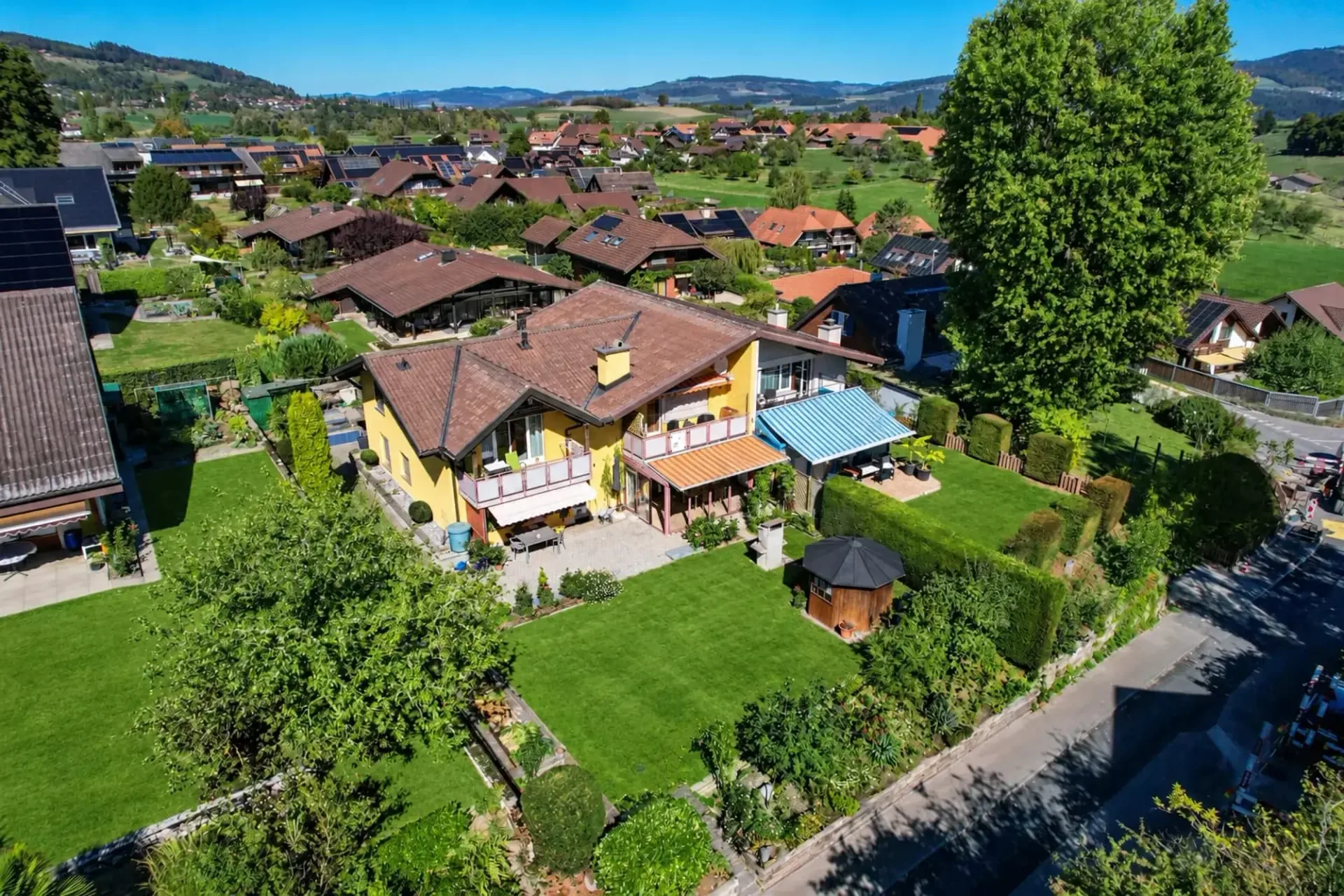 Casa multifamiliare con 3 unità e giardino in vendita a Kirchdorf