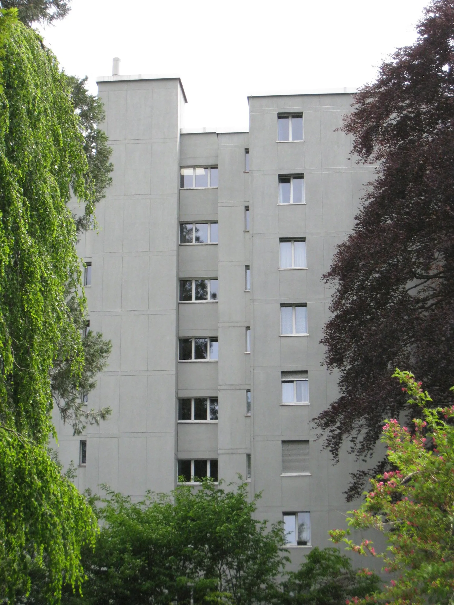 Helle 3.5-Zimmer-Wohnung an der Landstrasse in Glarus – ab sofort verfügbar!