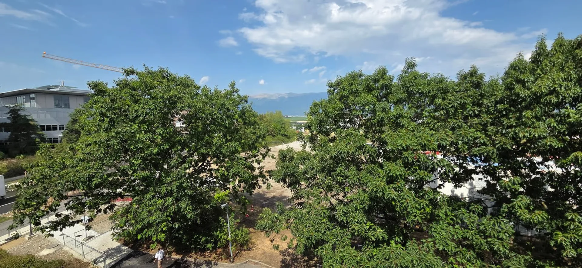 Geräumige 5-Zimmer-Wohnung mit Aussicht und Balkon in Meyrin