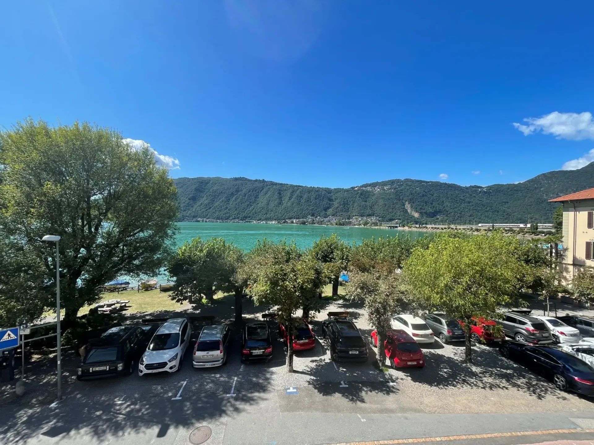 Maison de 4½ pièces, avec vue sur le lac CHF 1'950.00 + frais forfaitaires