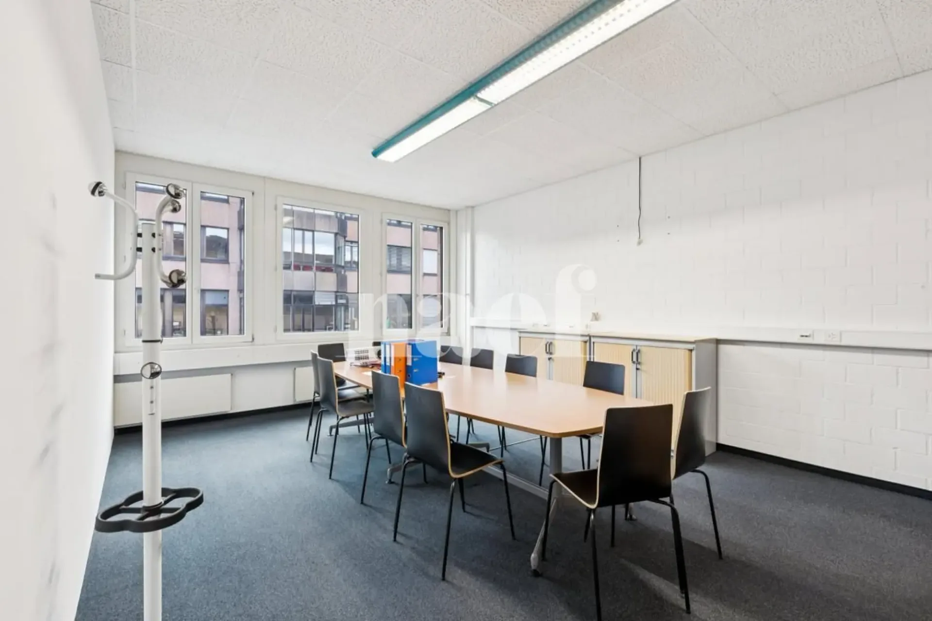 Neue Büros verfügbar, 281 m2
