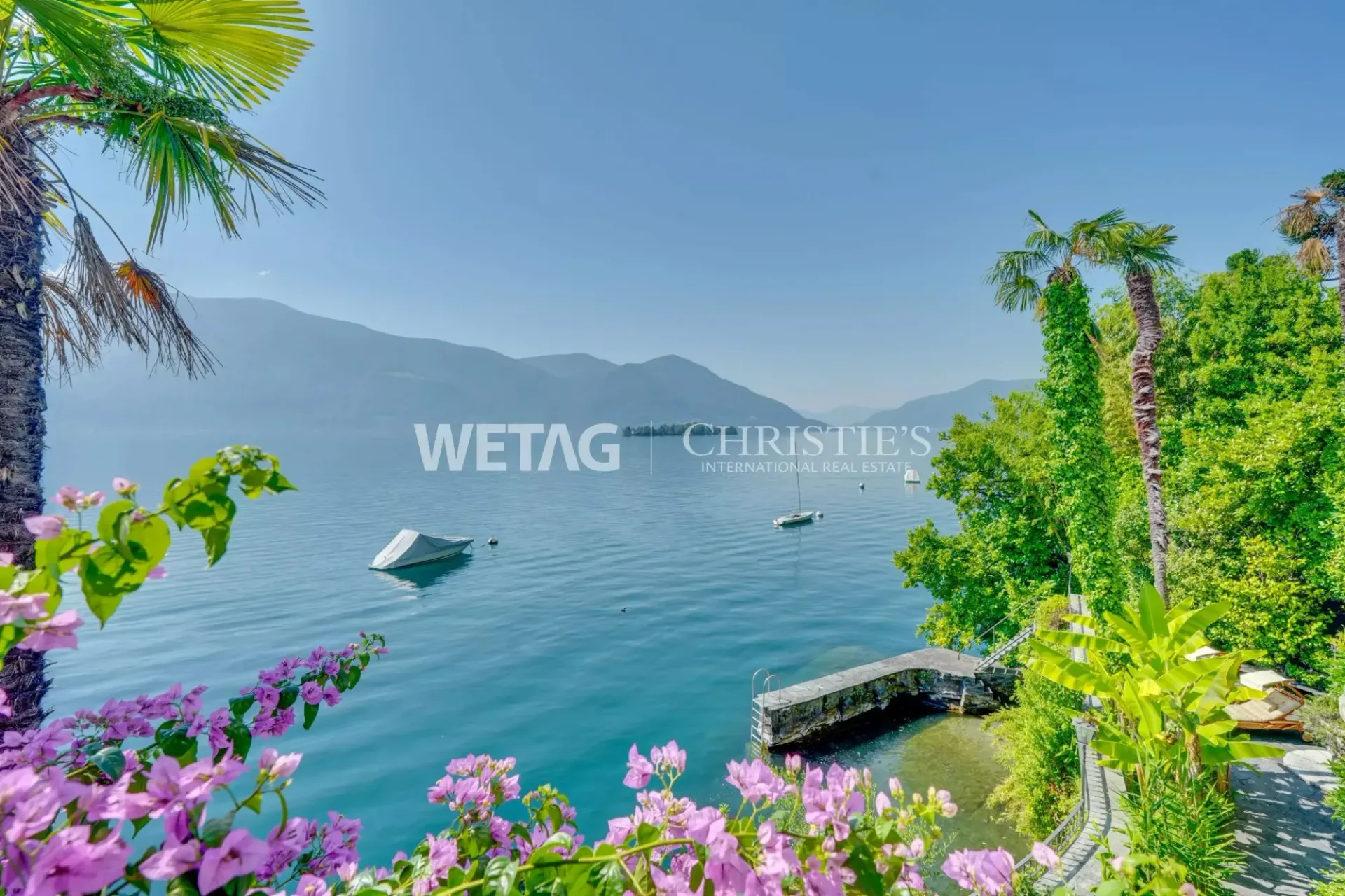 Porto Ronco: Exklusive Villa im mediterranen Stil direkt am See mit Bootsplätzen ideal auch als Ferienresidenz zu verkaufen