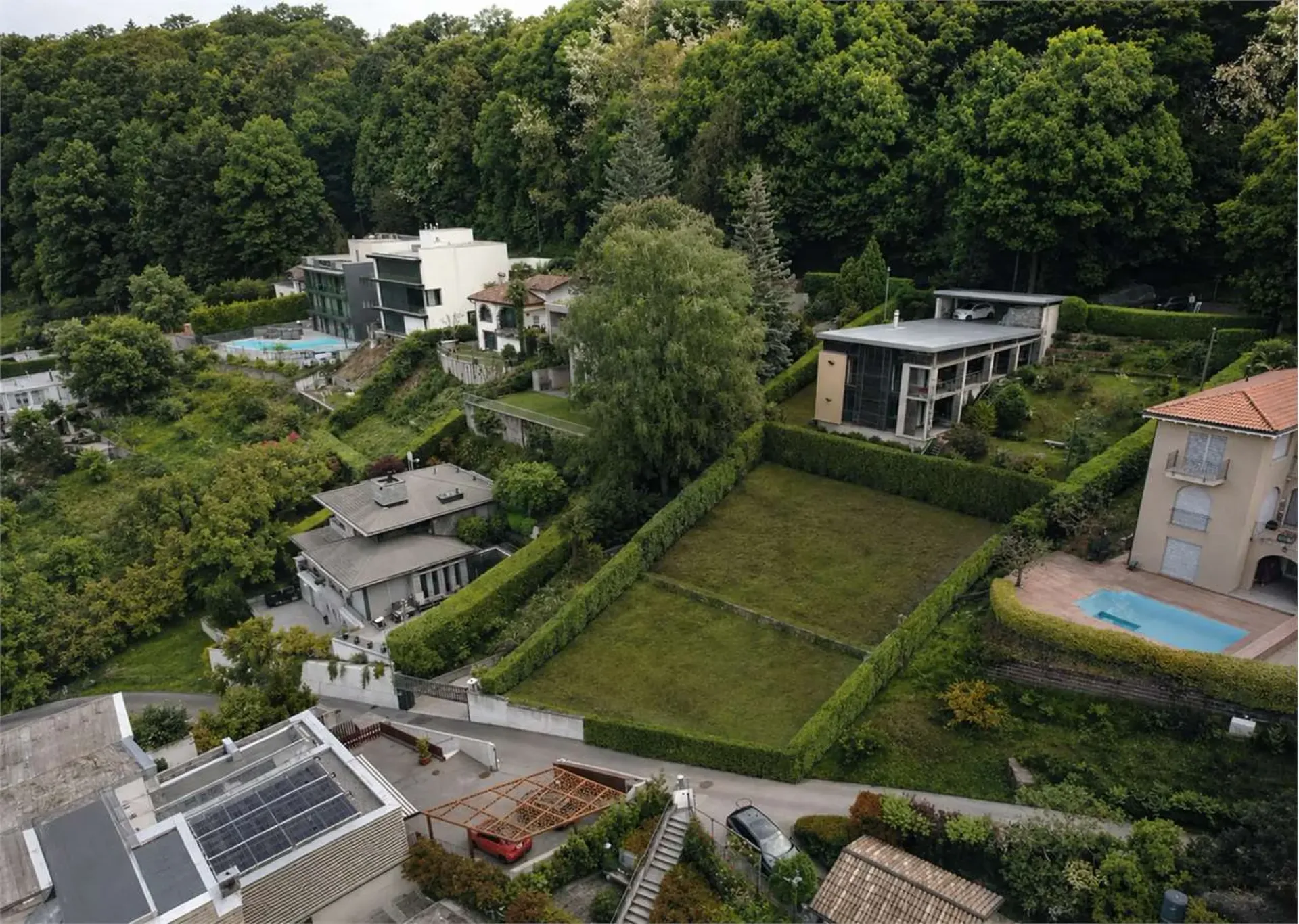 Terreno edificabile con licenza approvata e vista lago