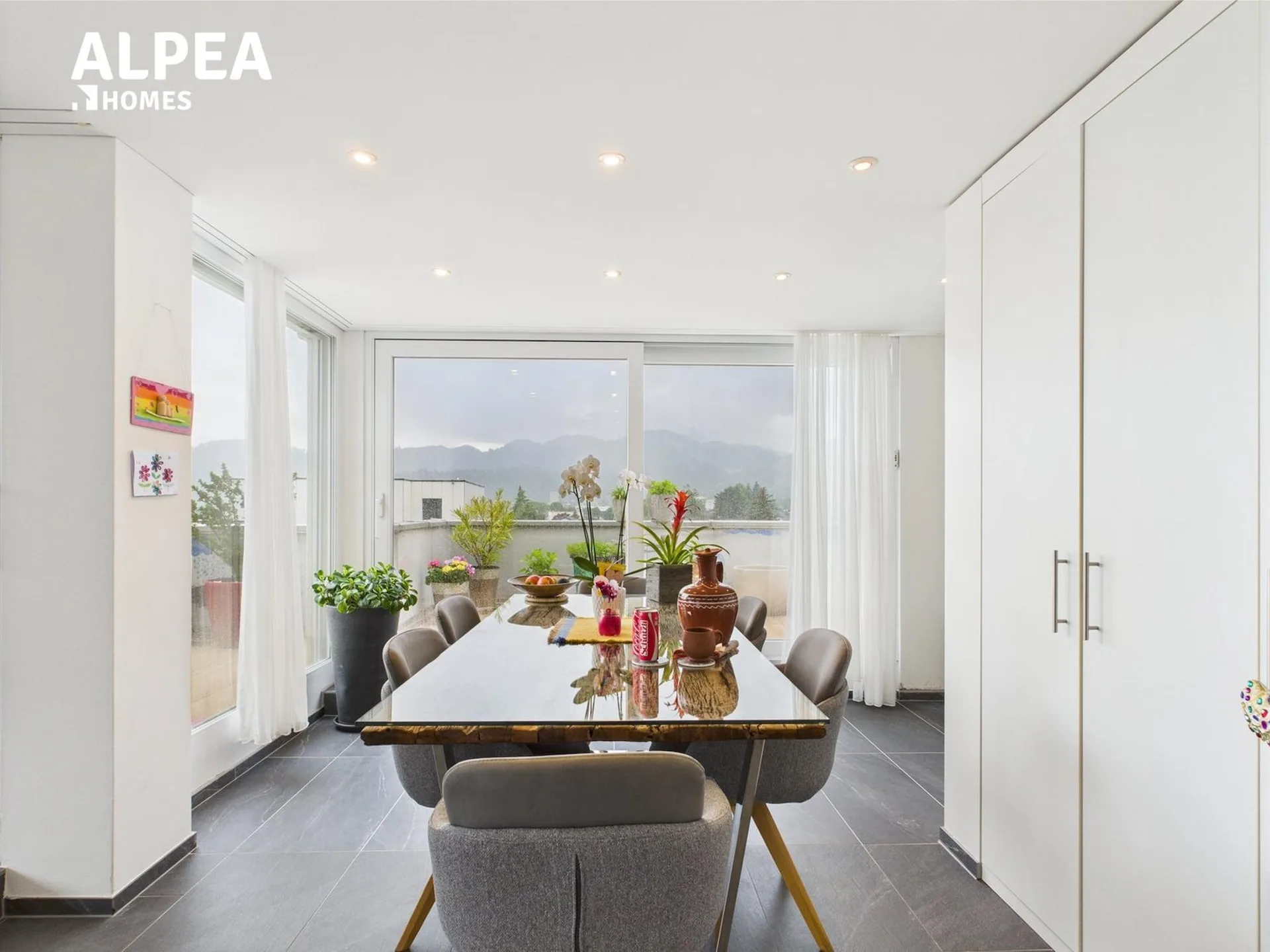 Penthouse apartment with panoramic view – stylishly renovated