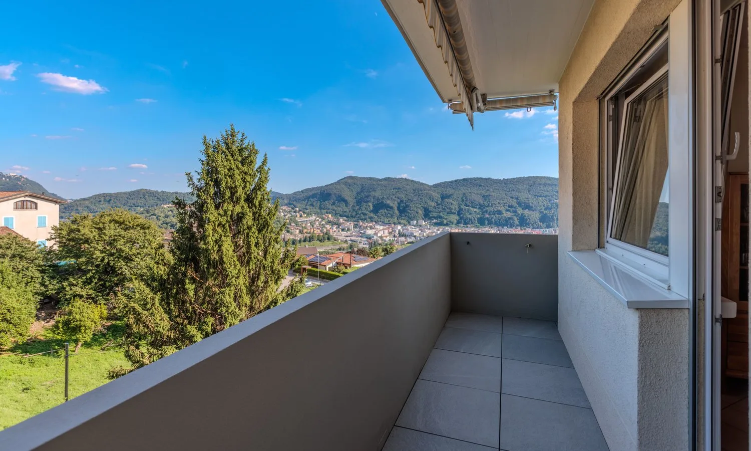 Schönes und geräumiges 4.5-Zimmer-Wohnung mit freier Sicht in Morbio Inferiore