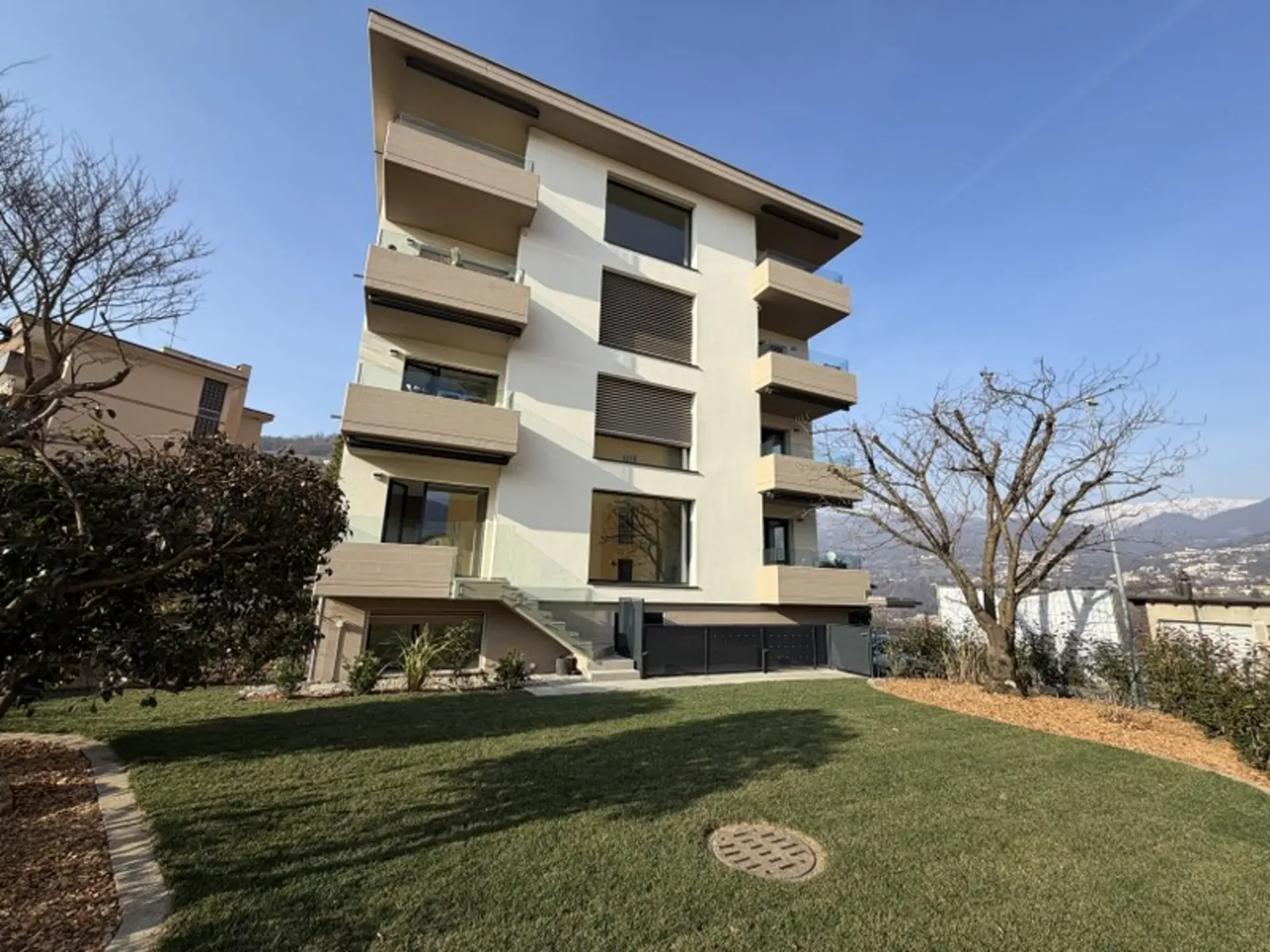 MONOLOCALE IN ELEGANTEM VILLA KOMPLETT SANIERT