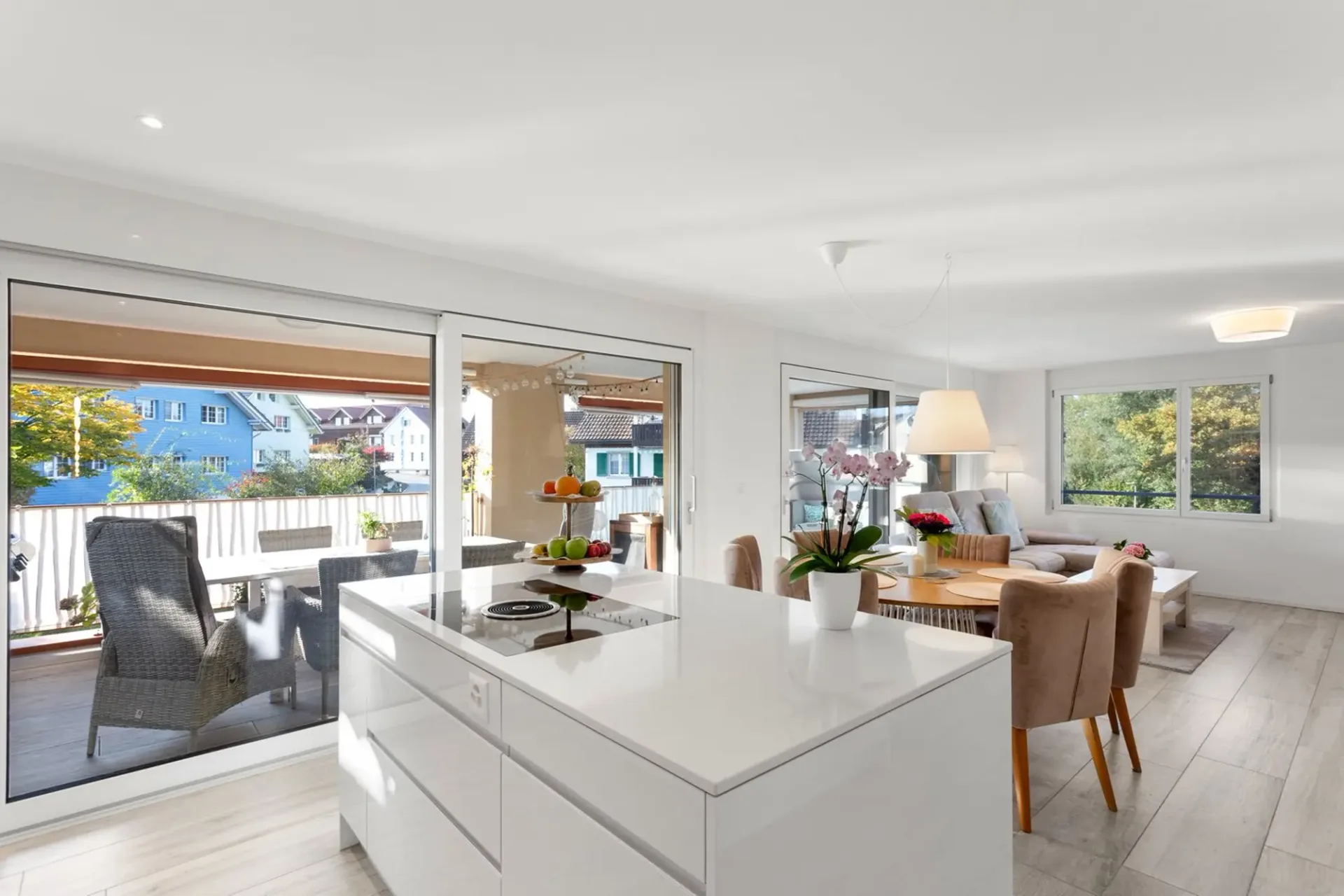 Appartamento di 4,5 locali nuovo con ampio balcone e bella vista a Zuben