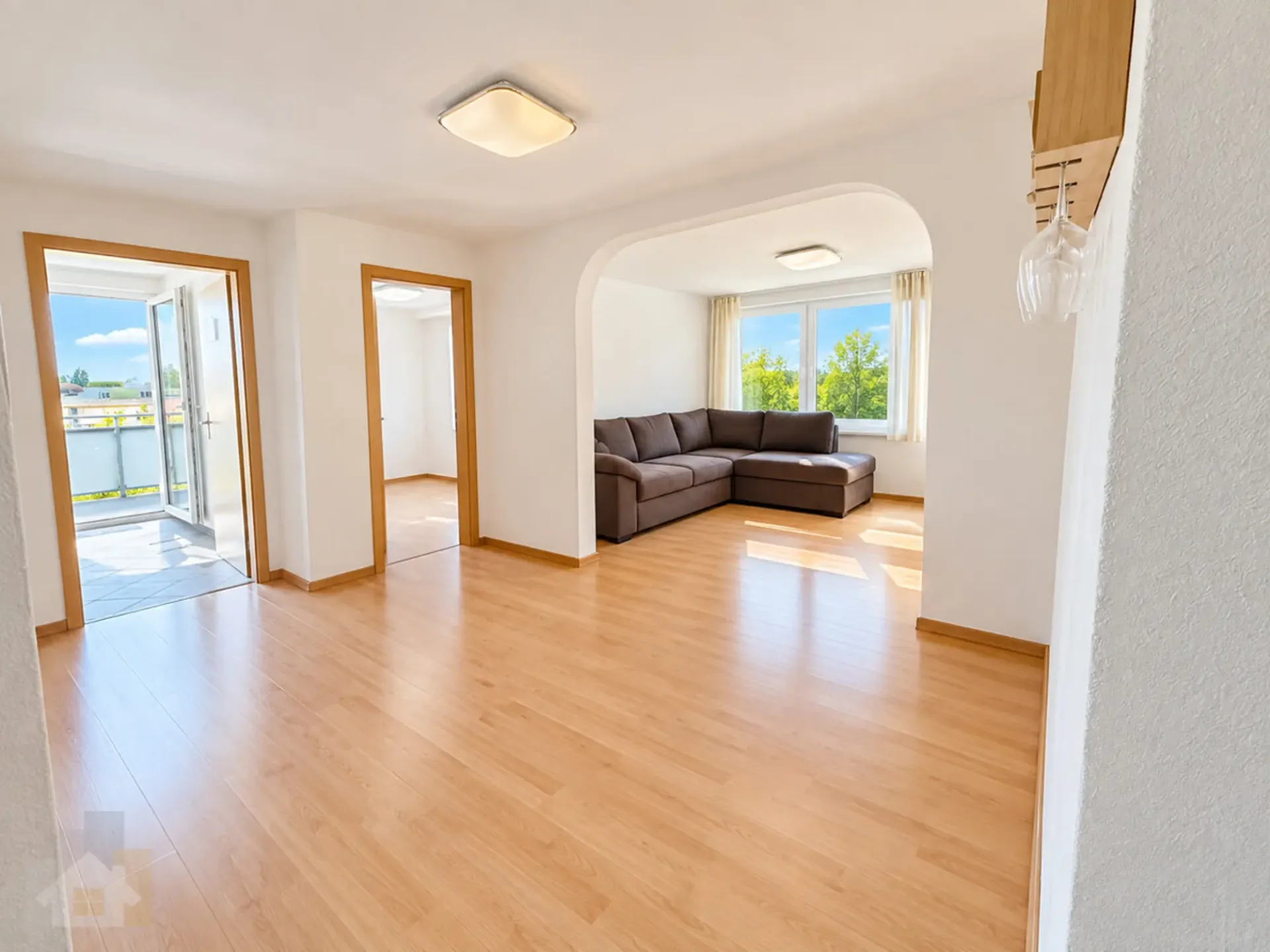 Preiswerte 4-Zimmerwohnung auf 90 m2 mit Balkon und Aussenparkplatz in