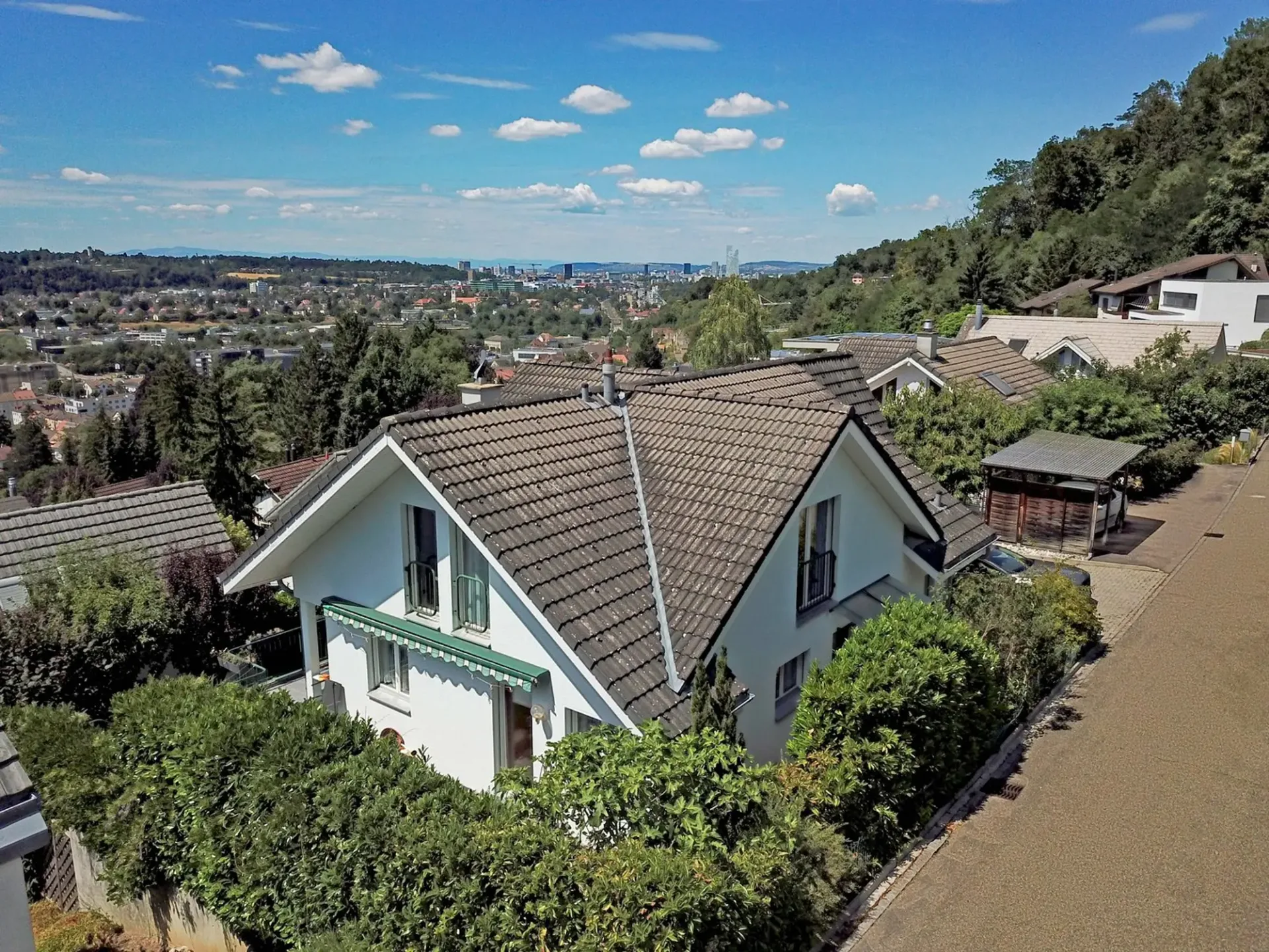 Familienhaus mit Weitsicht und viel Platz in Münchenstein