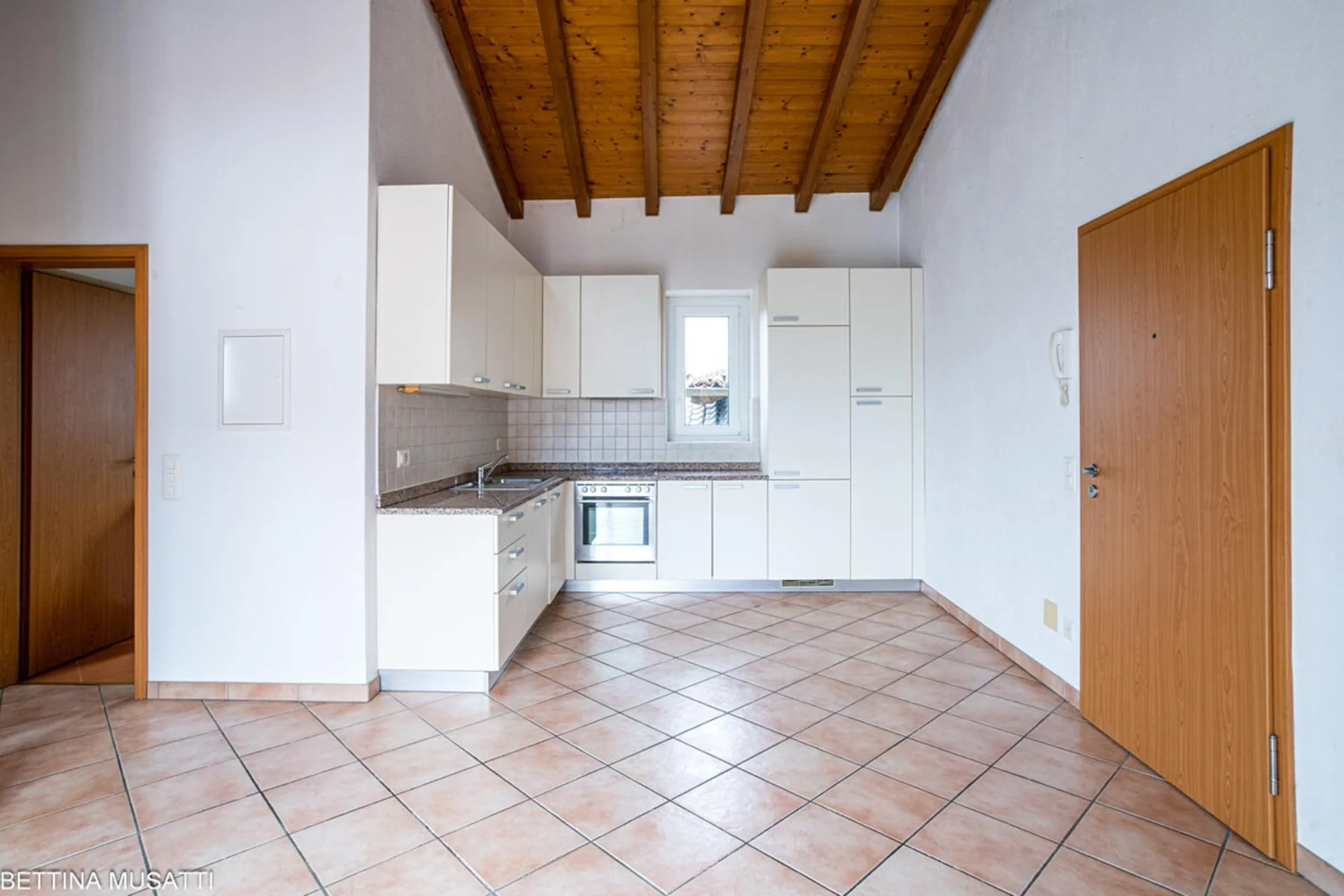 MENDRISIO  3.5 rooms with exposed beams
