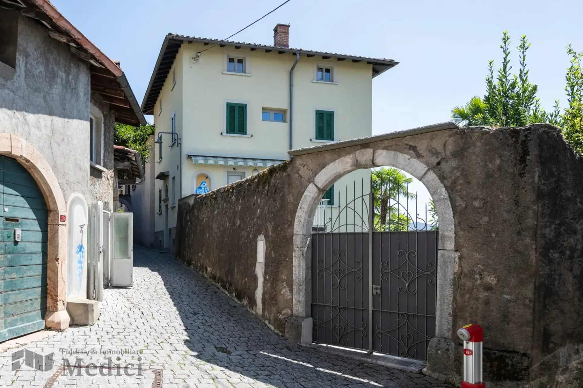 Bezauberndes und elegantes historisches Domizil im Kern von Besazio - Möbliert