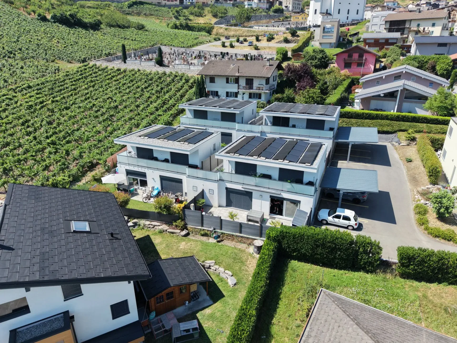 Moderne 5.5-Zimmer-Familienhaus in Saxon – Panoramablick auf die Berge